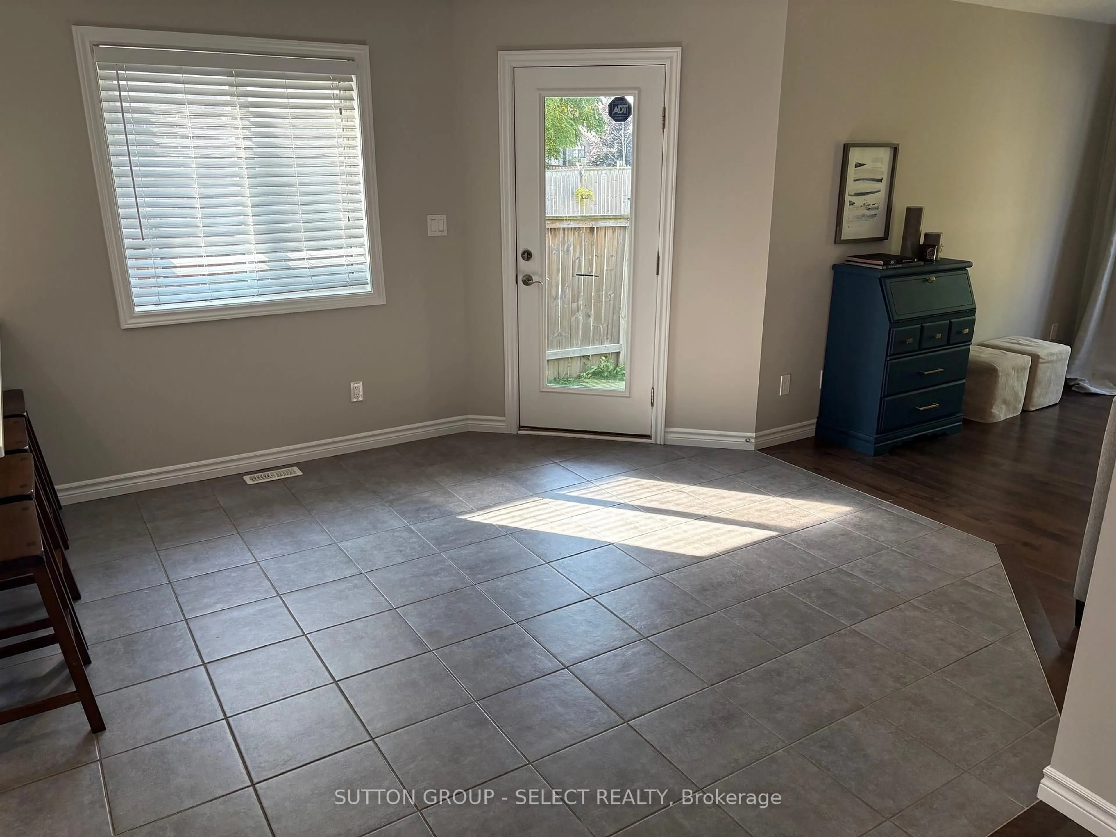 A pic of a room for 1021 OAKCROSSING Gate, London North Ontario N6H 0E9