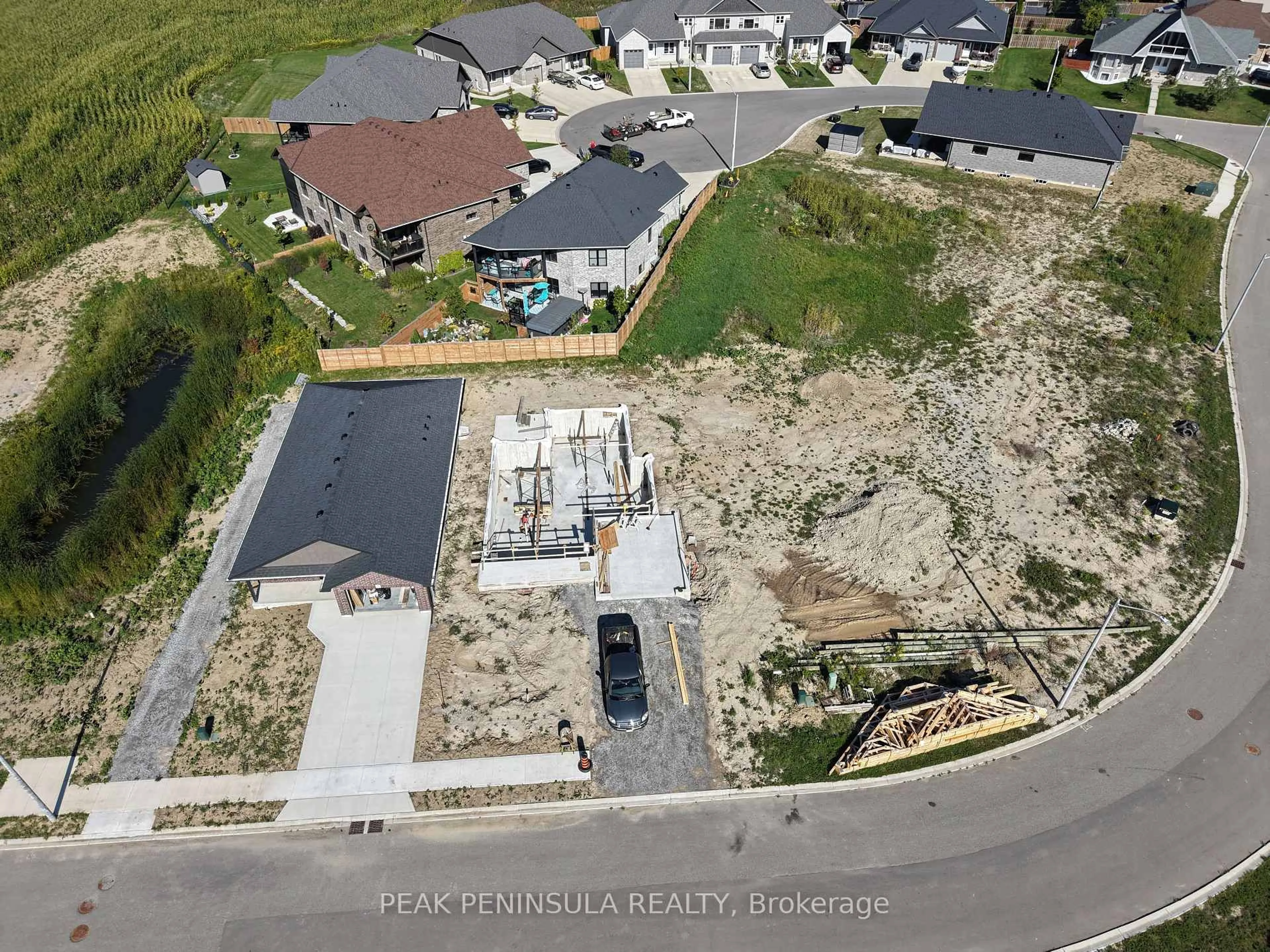 A pic from outside/outdoor area/front of a property/back of a property/a pic from drone, street for 67 Hunter Dr, Norfolk Ontario N0E 1M0