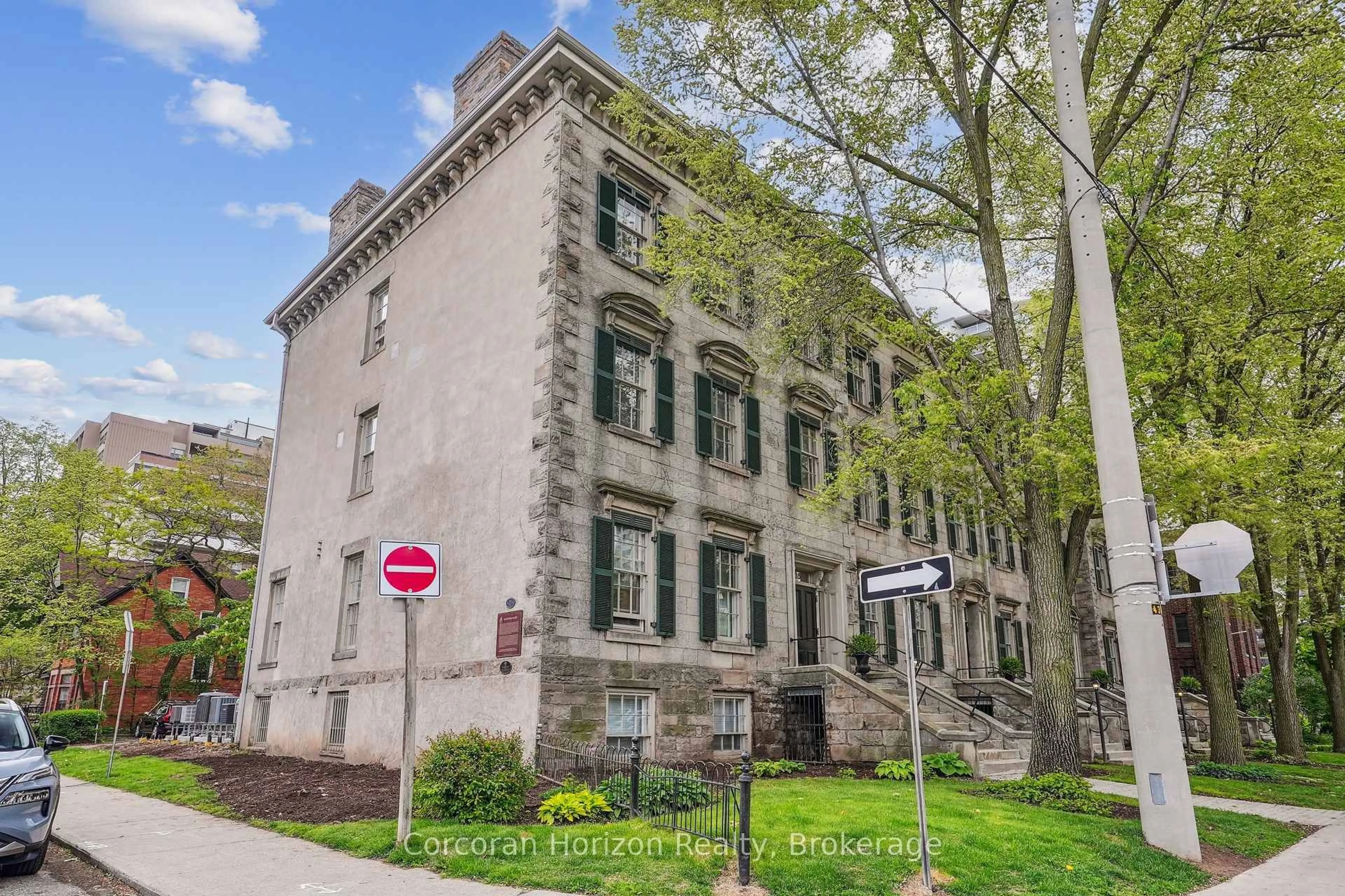 Home with brick exterior material, building for 35 Duke St #2, Hamilton Ontario L8P 1X2