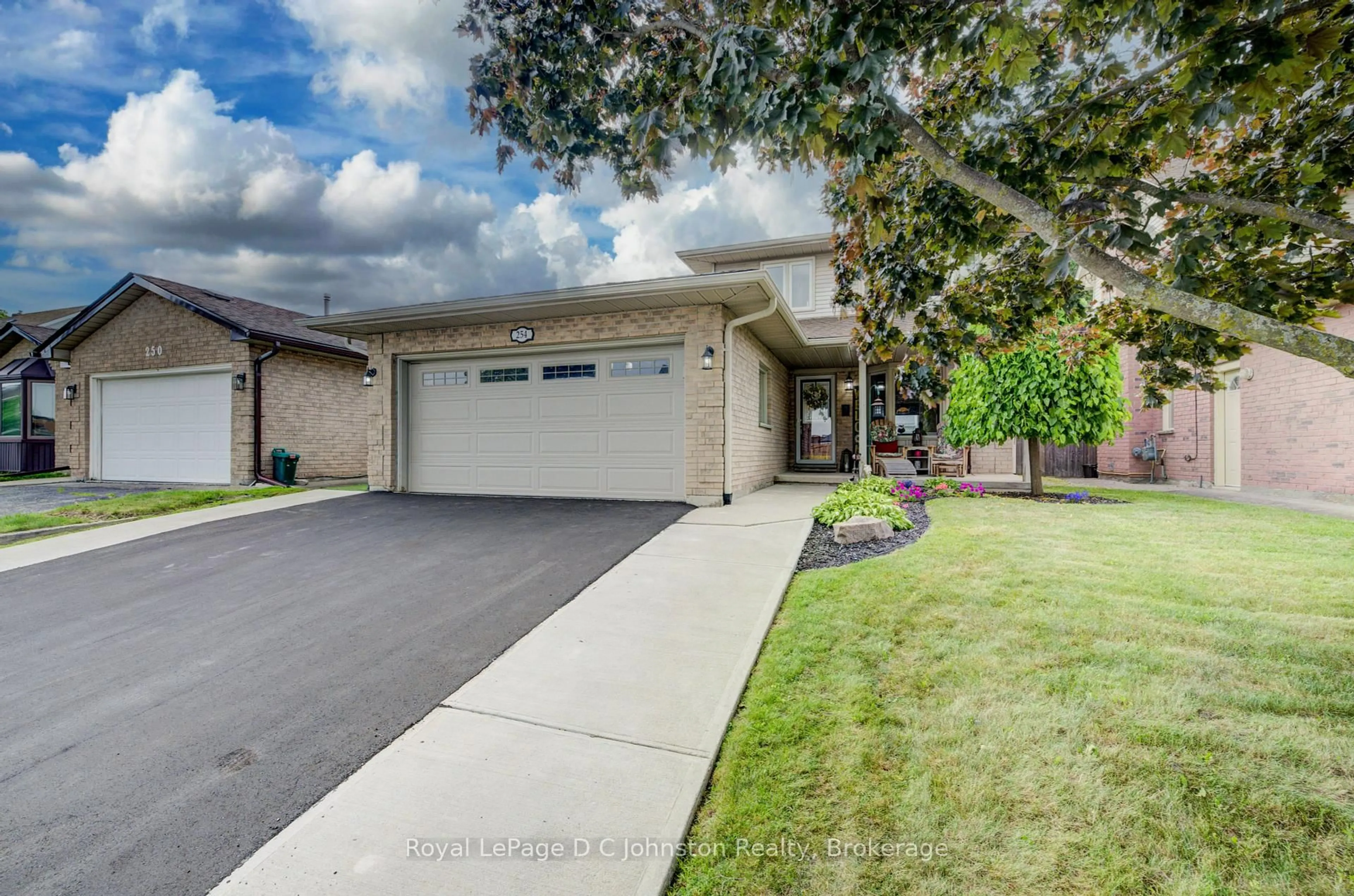 A pic from outside/outdoor area/front of a property/back of a property/a pic from drone, street for 254 Scott Rd, Cambridge Ontario N3C 3W8