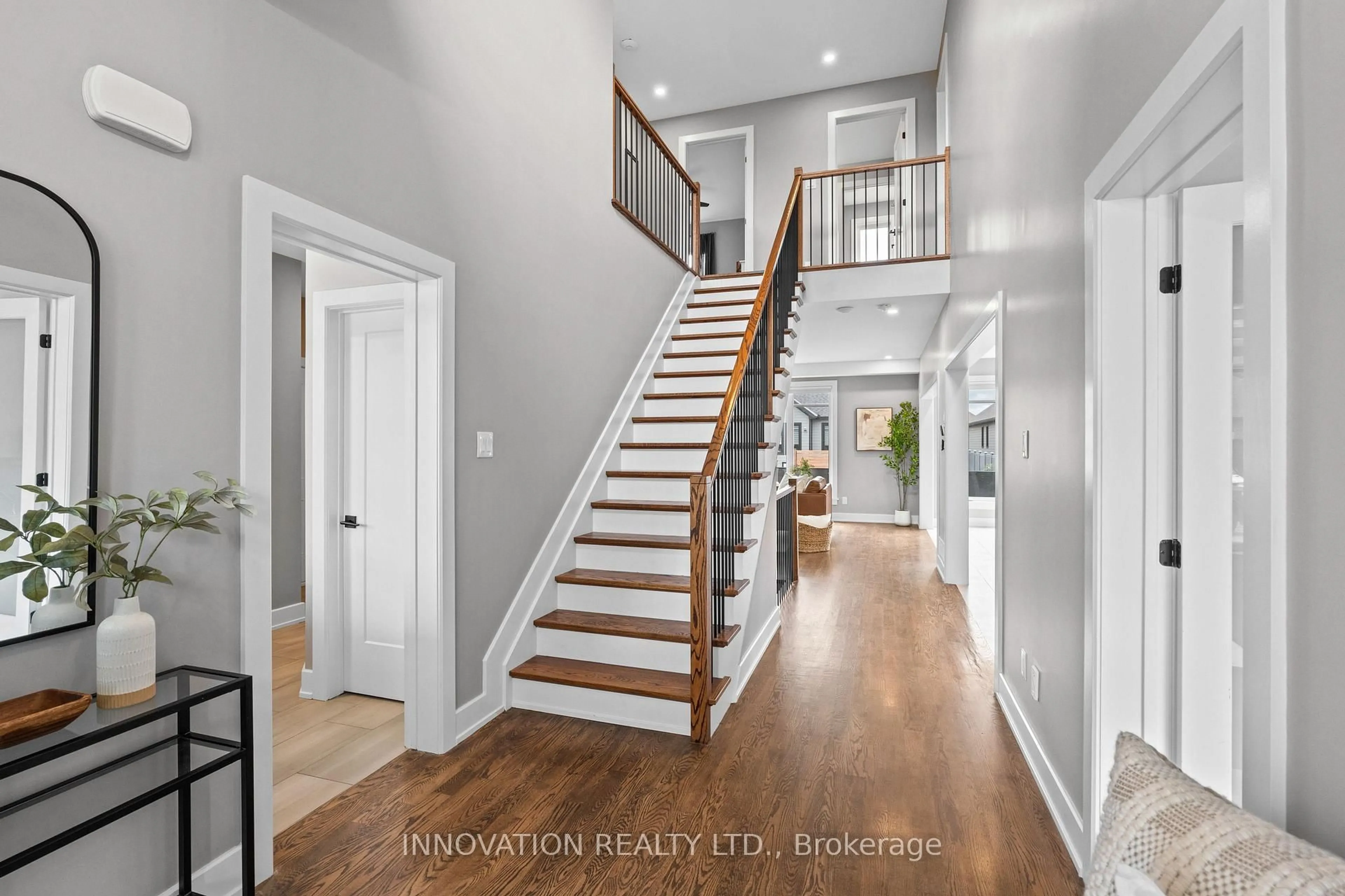 Indoor entryway for 65 Bald Eagle Cres, Richmond Ontario K0A 2Z0