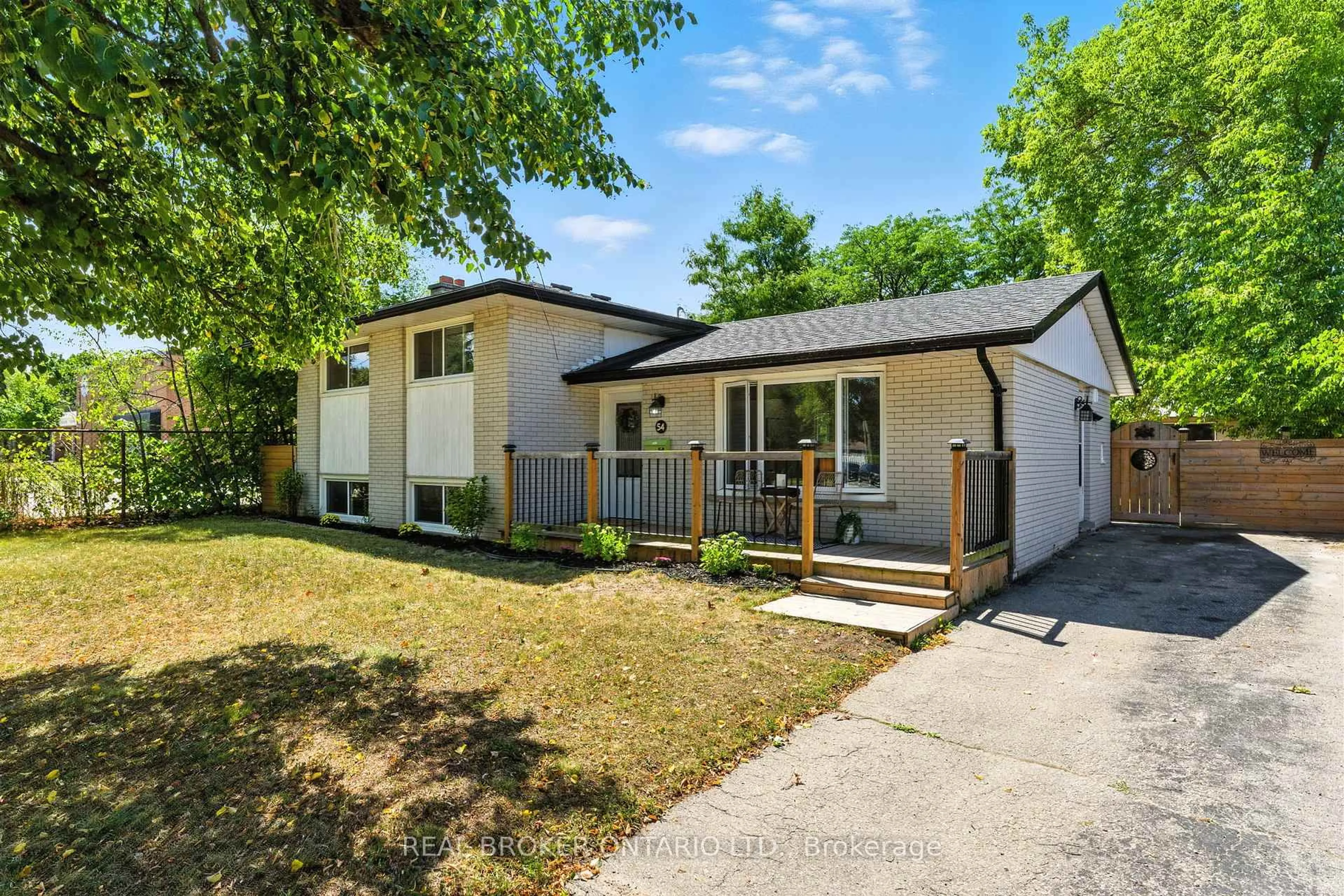 A pic from outside/outdoor area/front of a property/back of a property/a pic from drone, street for 54 Gail St, Cambridge Ontario N1R 4M2