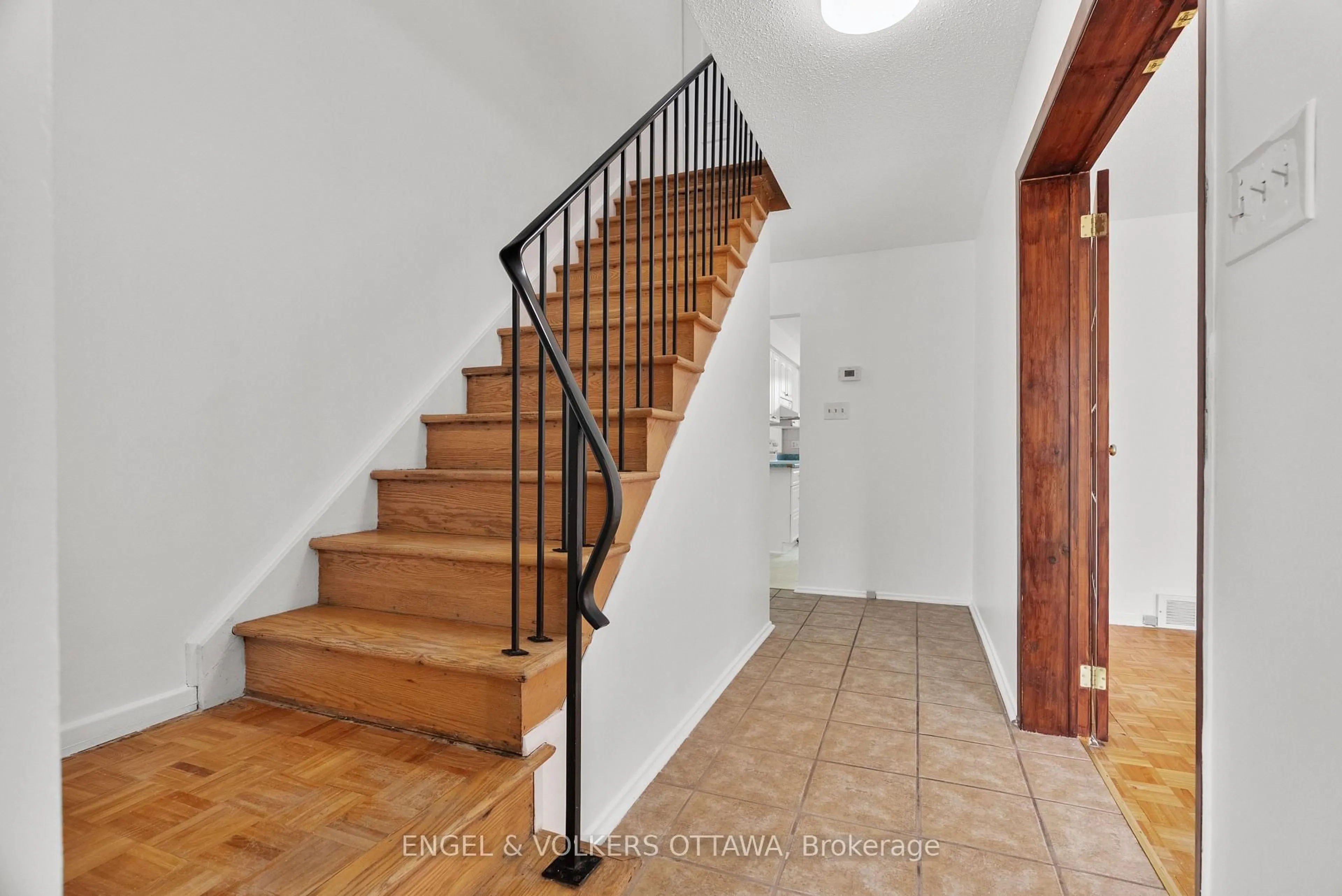 Unknown for 3505 Southgate Rd, Ottawa Ontario K1V 7Y5