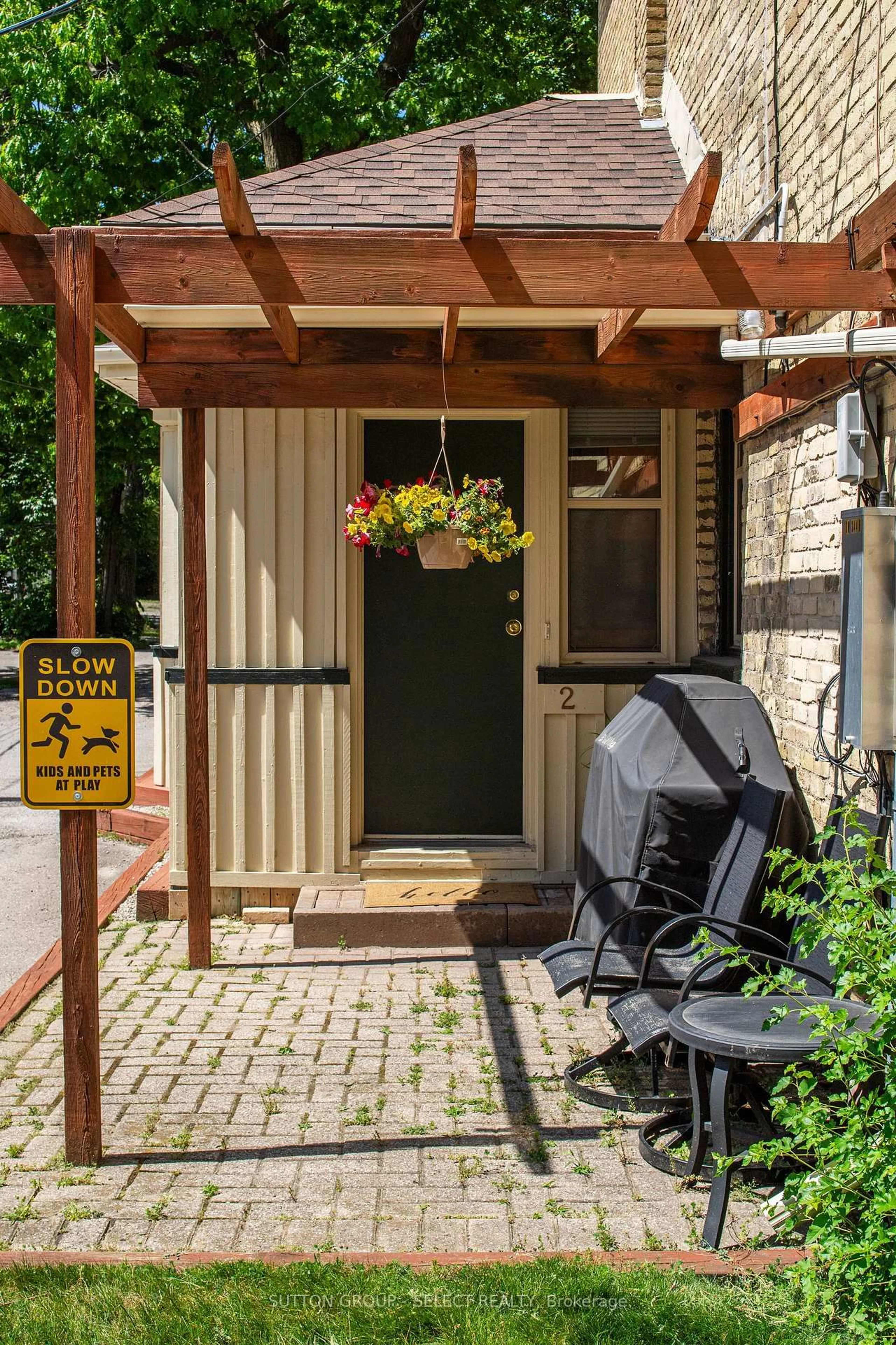 Indoor entryway for 344 Harvard St, London East Ontario N6A 1R7