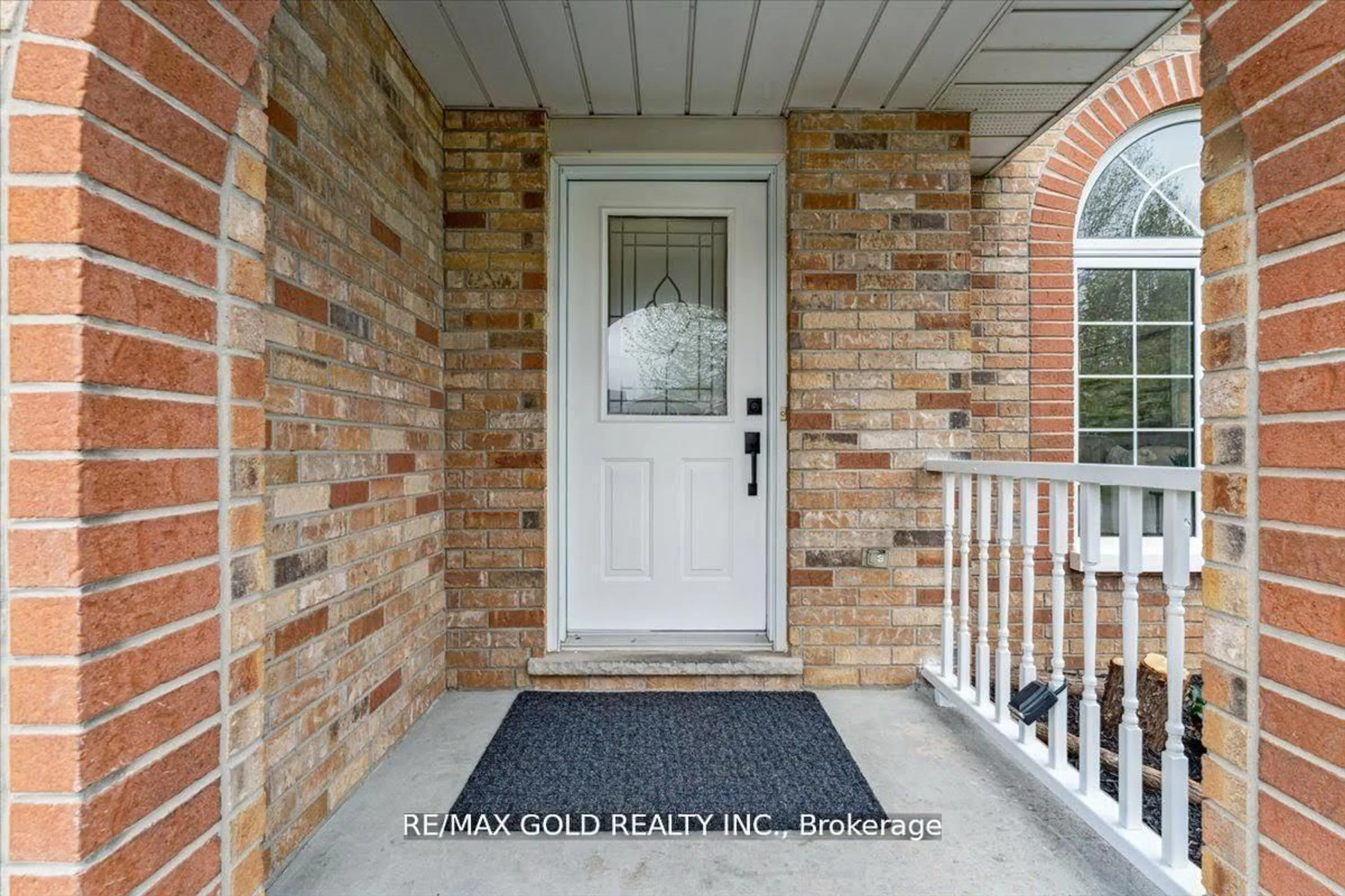 Indoor entryway for 8163 Harvest Cres, Niagara Falls Ontario L2H 3G4