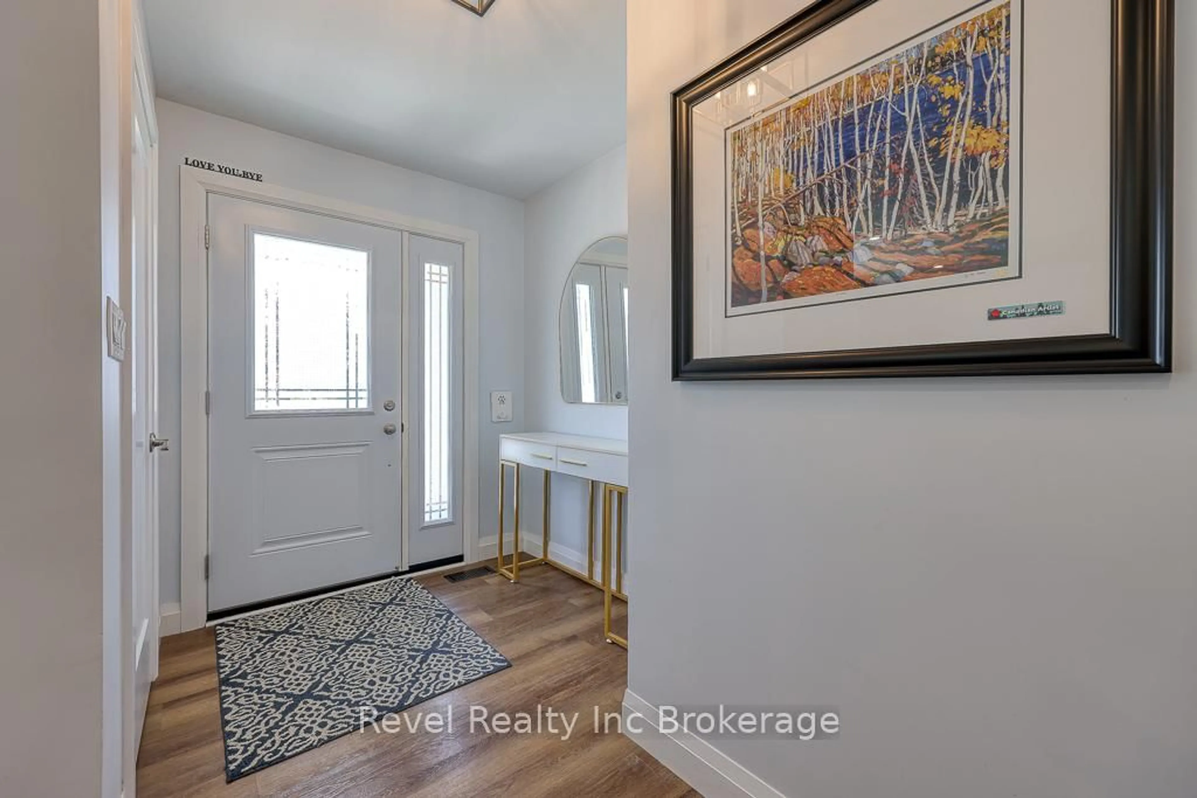 Indoor entryway for 2 Richards Crt, Tillsonburg Ontario N4G 2P5