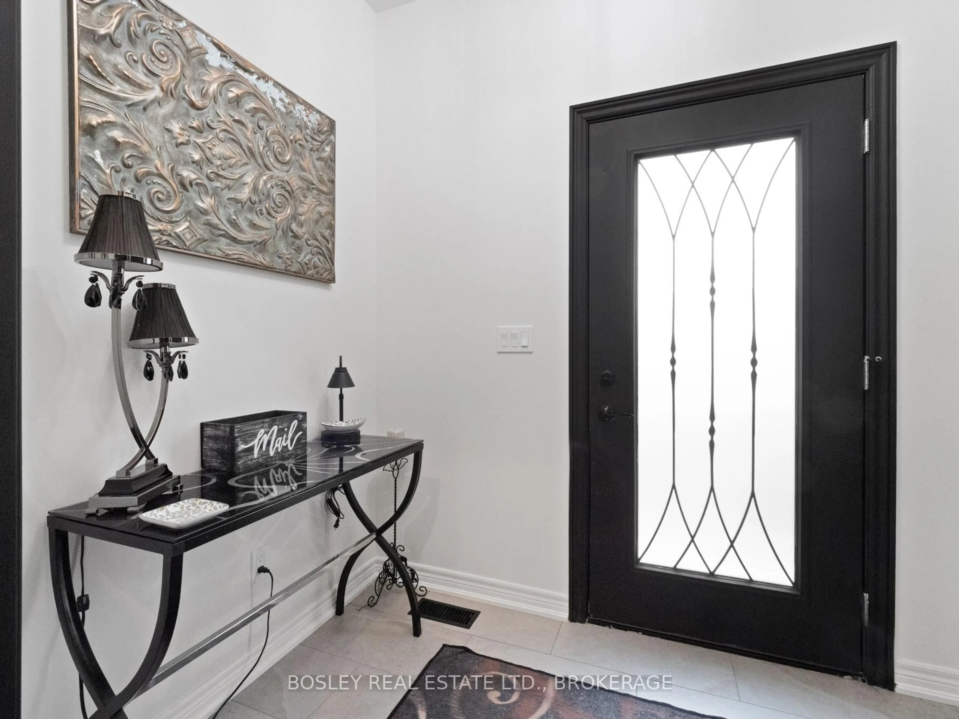 Indoor entryway for 25 Haight St, St. Catharines Ontario L2P 2M2