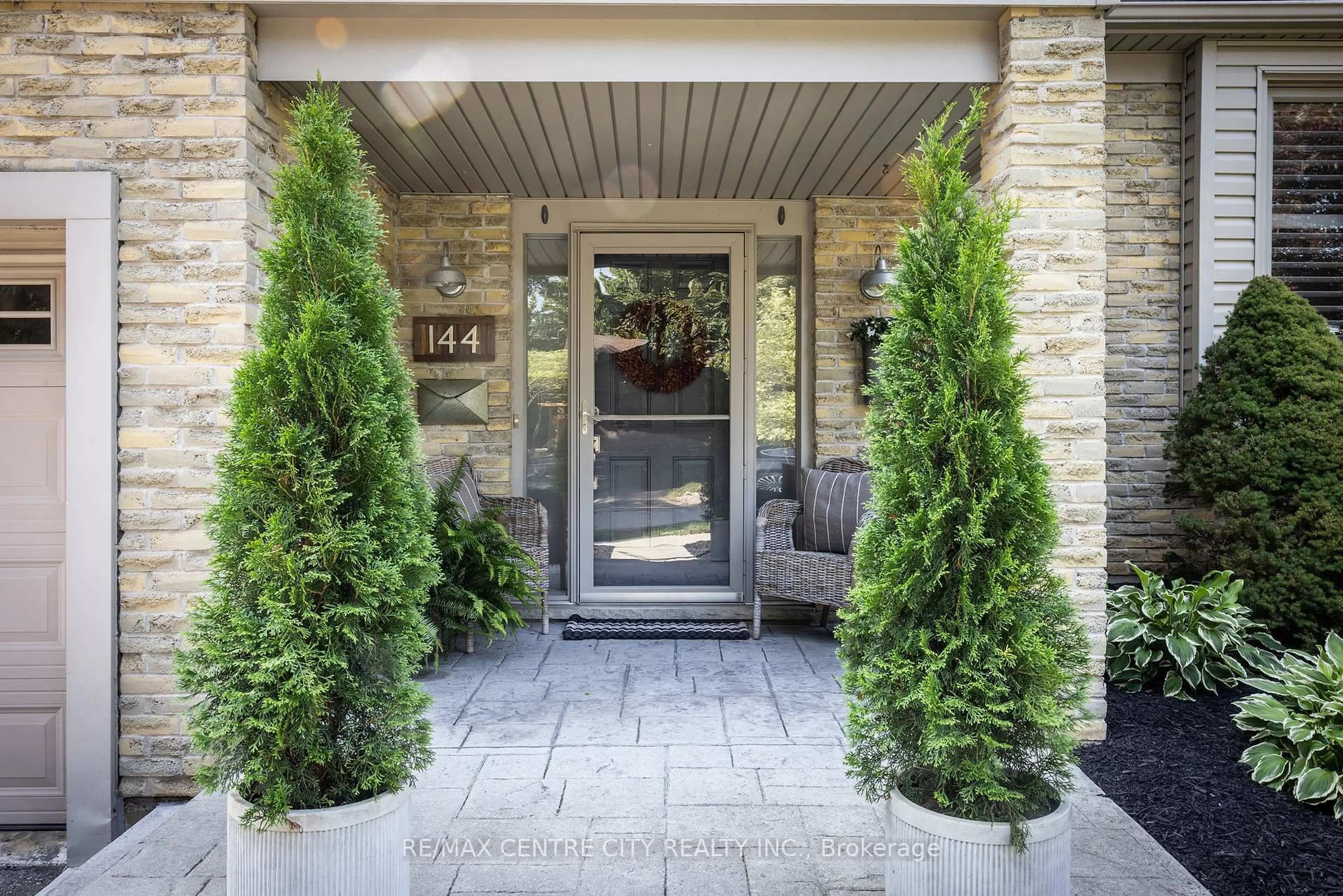 Indoor entryway for 144 Springfield Cres, London South Ontario N6K 2T6