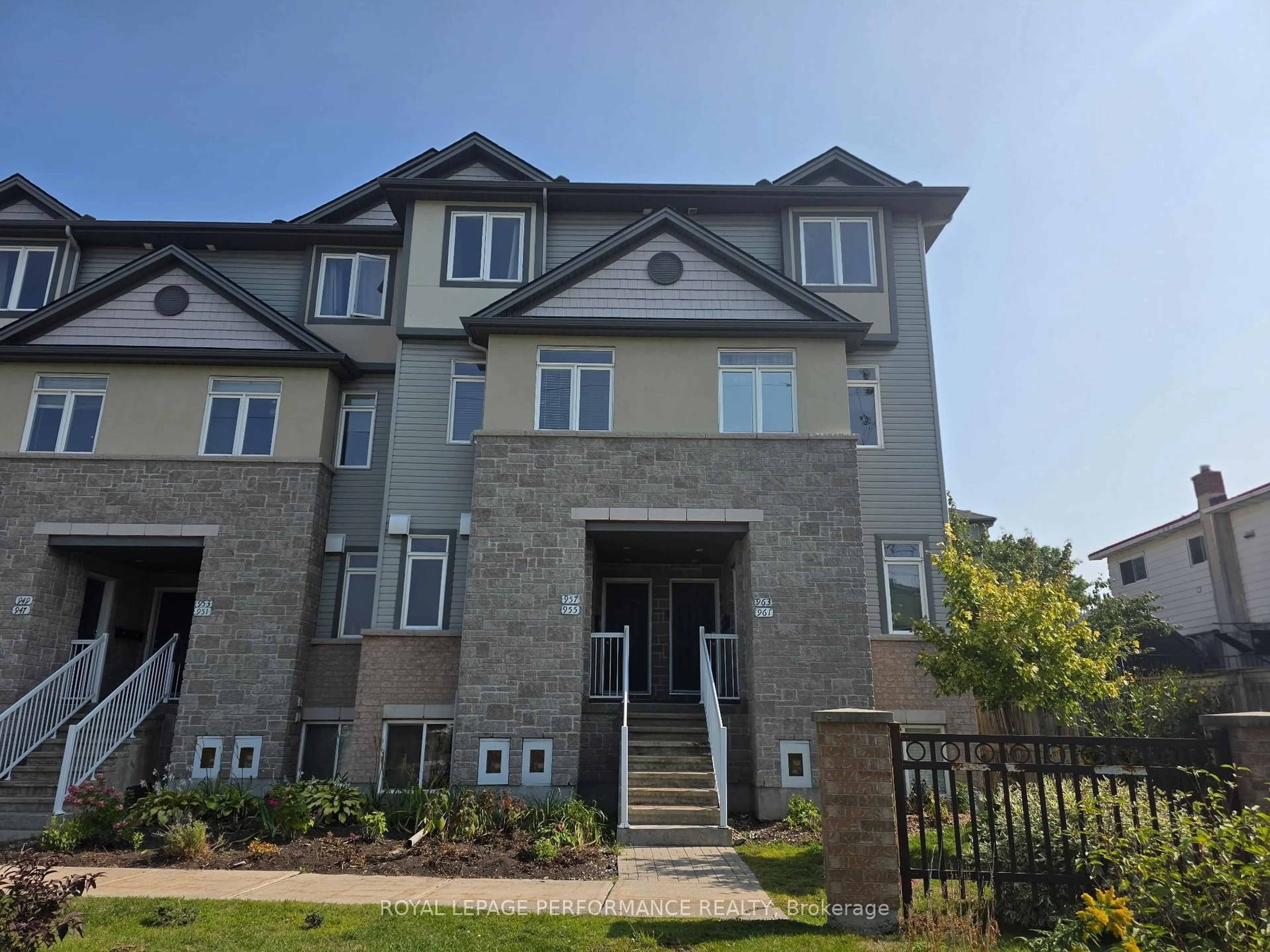 Unknown for 961 Cummings Ave, Ottawa Ontario K1J 7R9