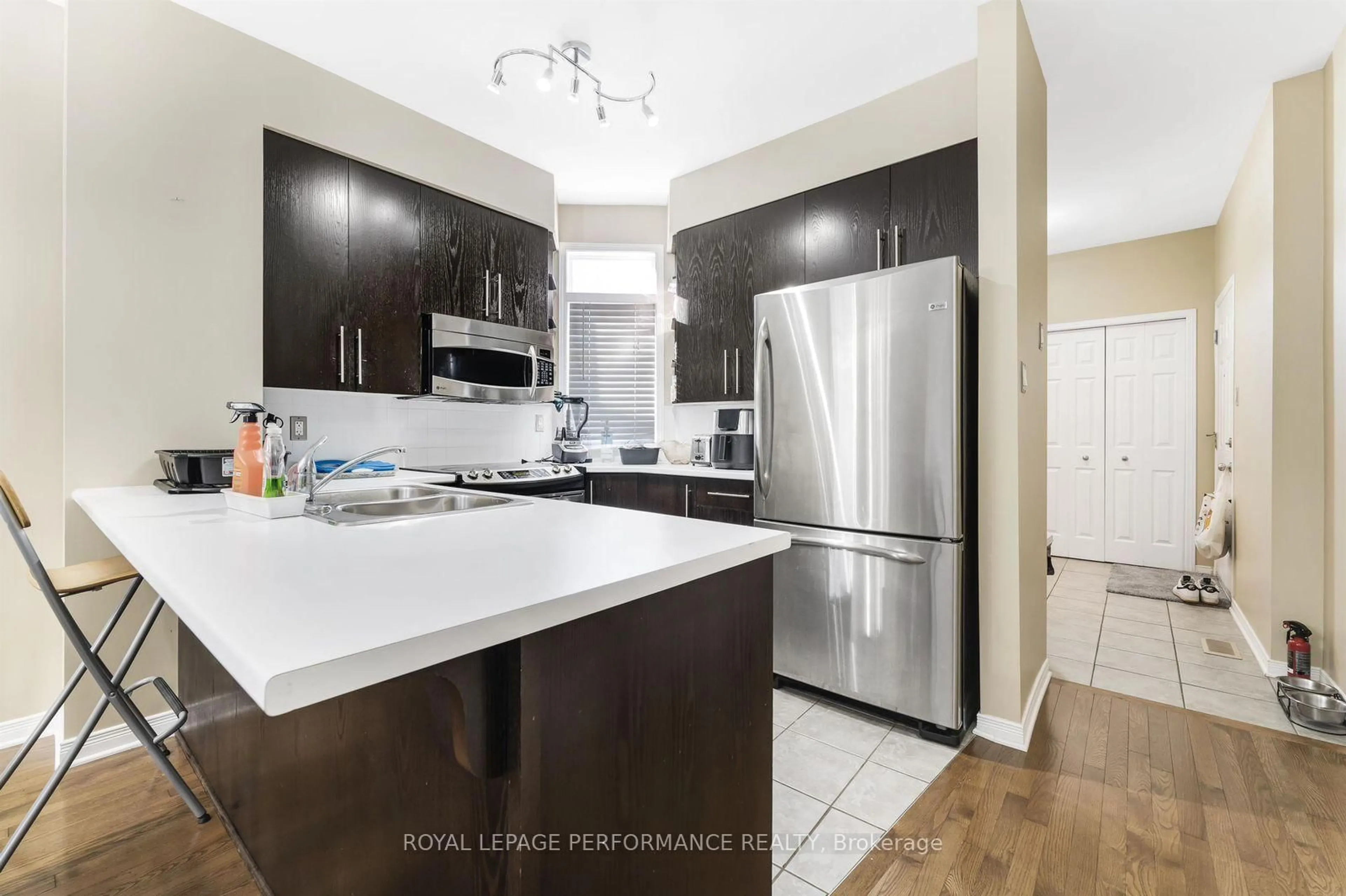 Unknown for 961 Cummings Ave, Ottawa Ontario K1J 7R9