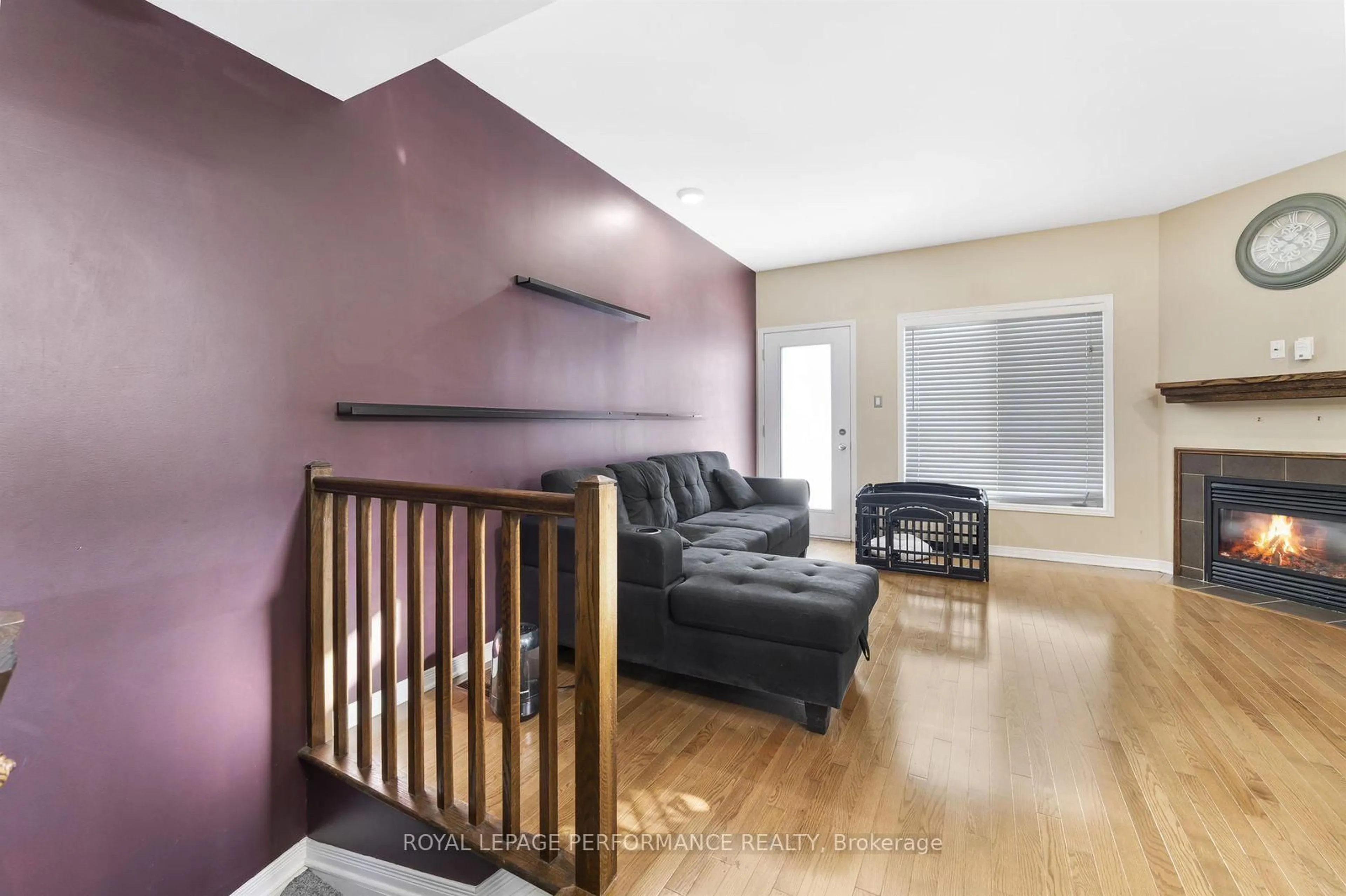 Living room with furniture, unknown for 961 Cummings Ave, Ottawa Ontario K1J 7R9