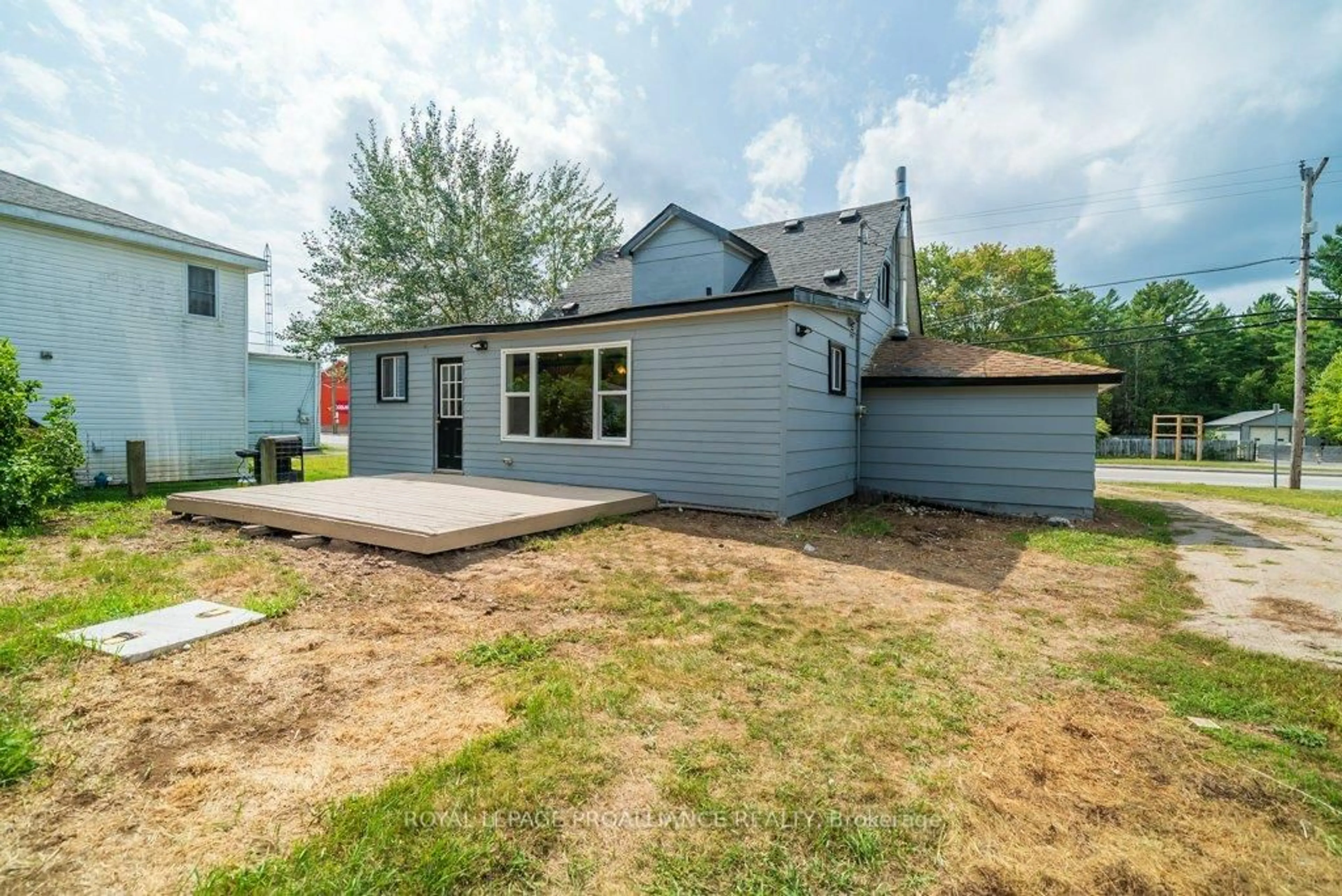Home with vinyl exterior material, unknown for 12275 Highway 41, Addington Highlands Ontario K0H 2G0