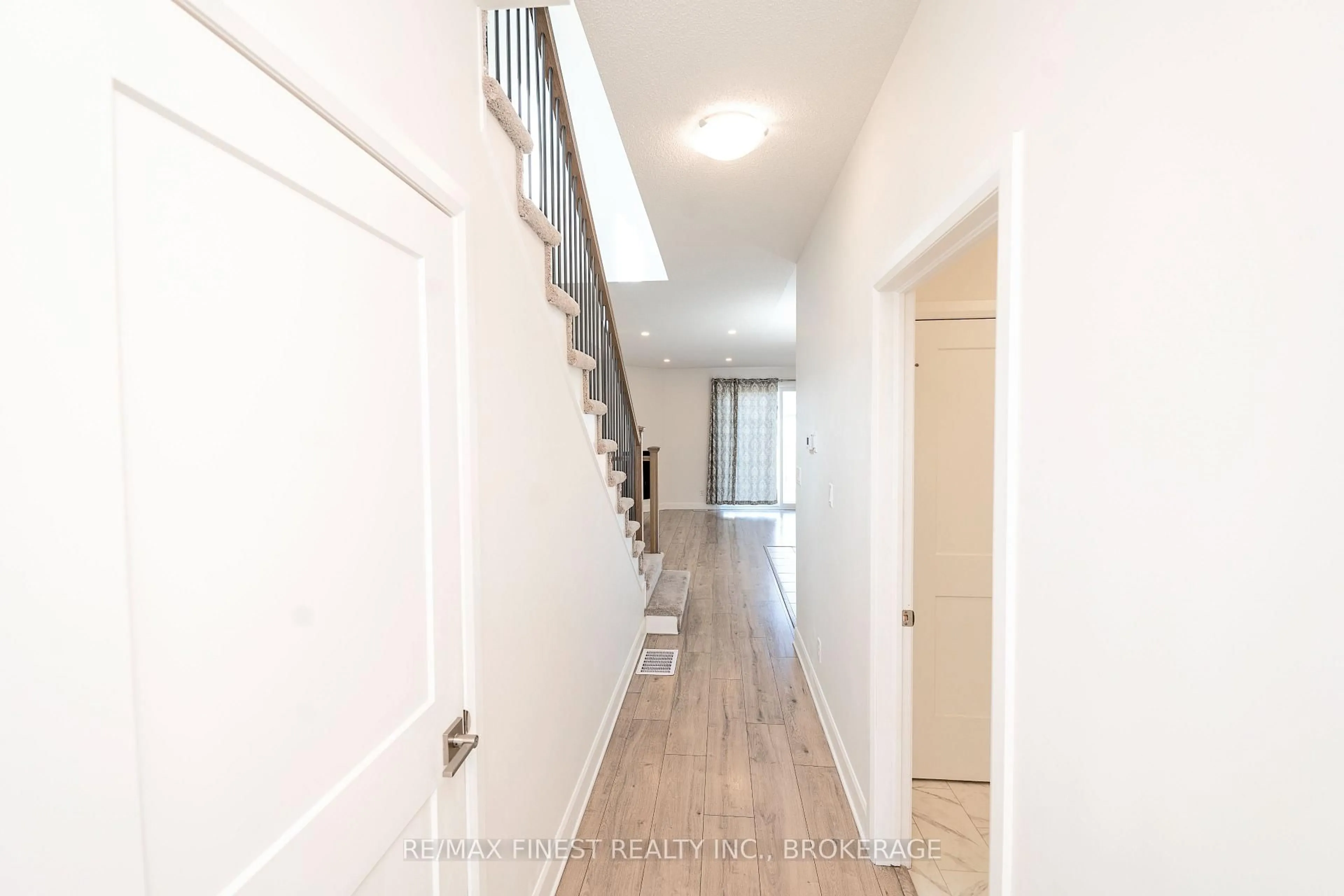 Indoor entryway for 1391 ANDERSEN Dr, Kingston Ontario K7P 0P5