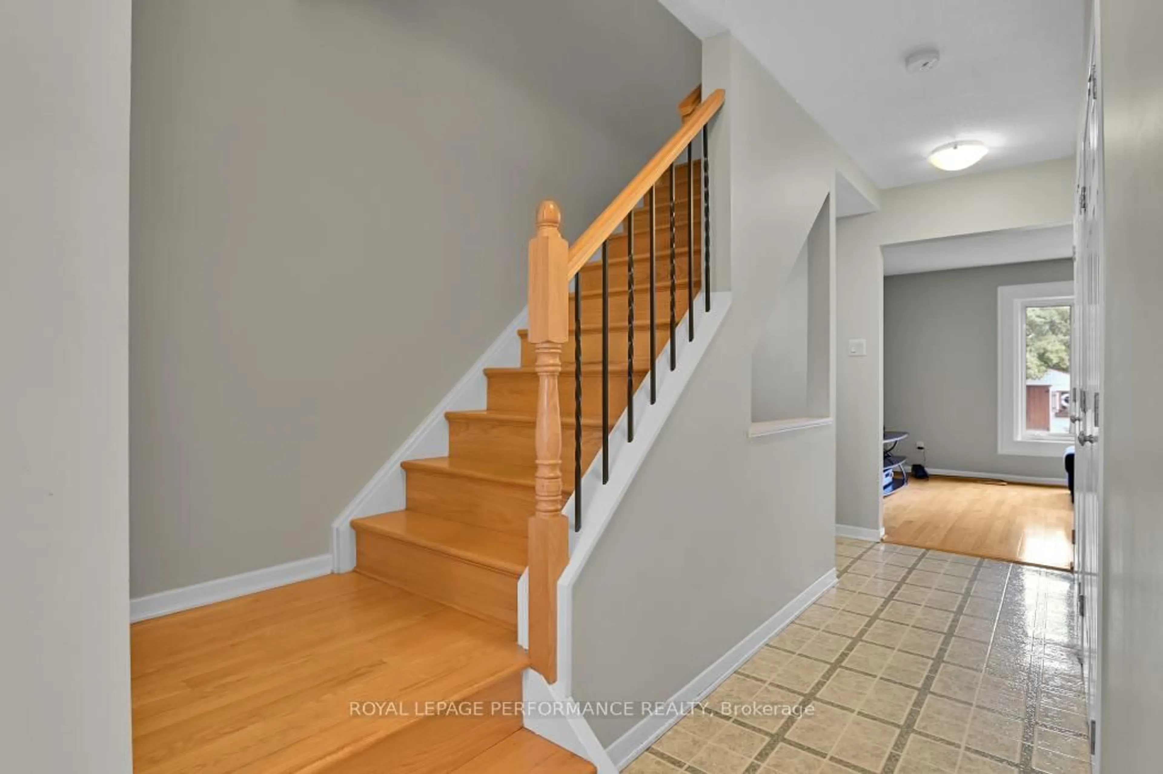 Unknown for 6252 Paddler Way, Ottawa Ontario K1C 2E7