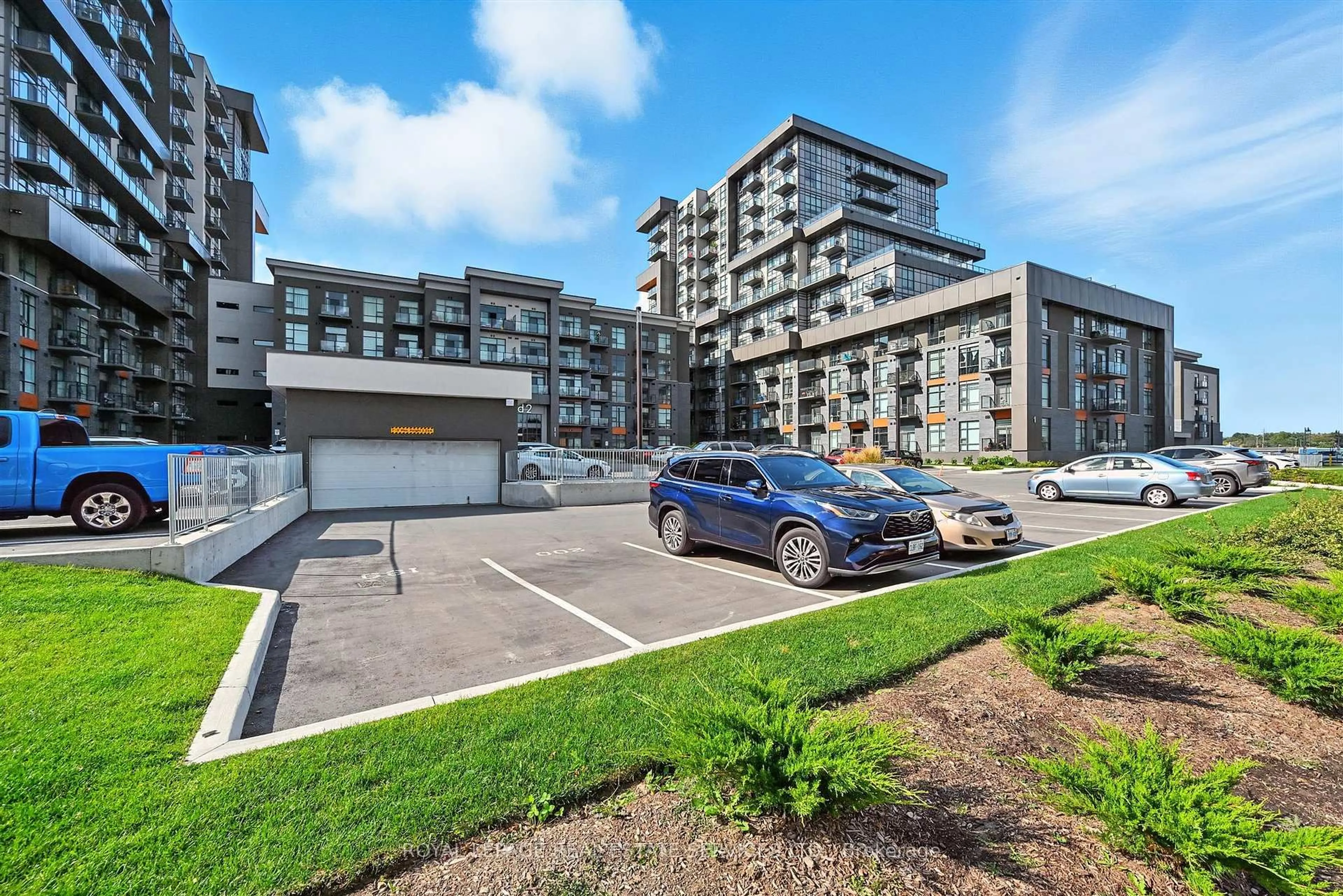 A pic from outside/outdoor area/front of a property/back of a property/a pic from drone, street for 460 Dundas St #1204, Hamilton Ontario L8B 2A5