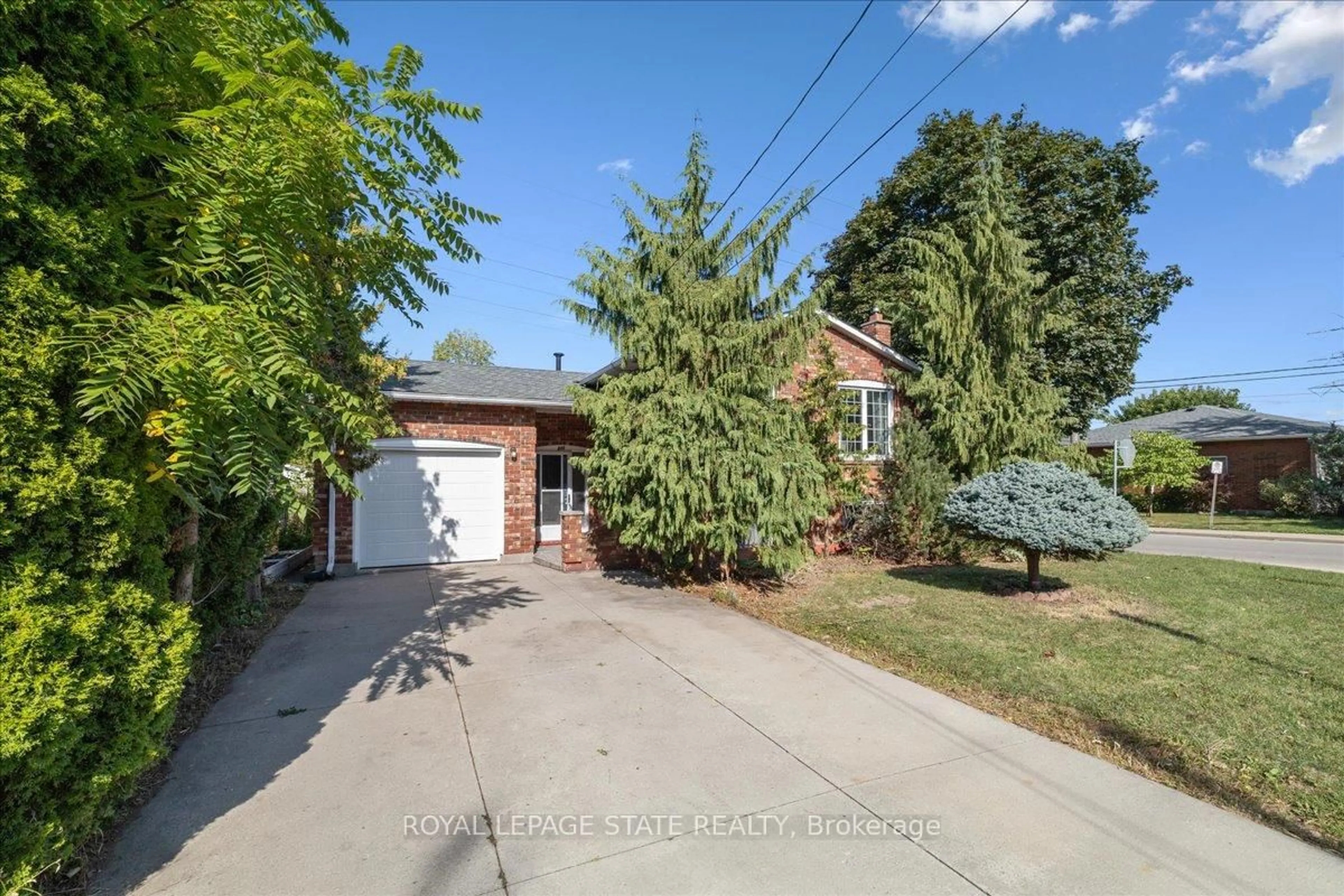 Home with brick exterior material, street for 640 Cochrane Rd, Hamilton Ontario L8K 3H8