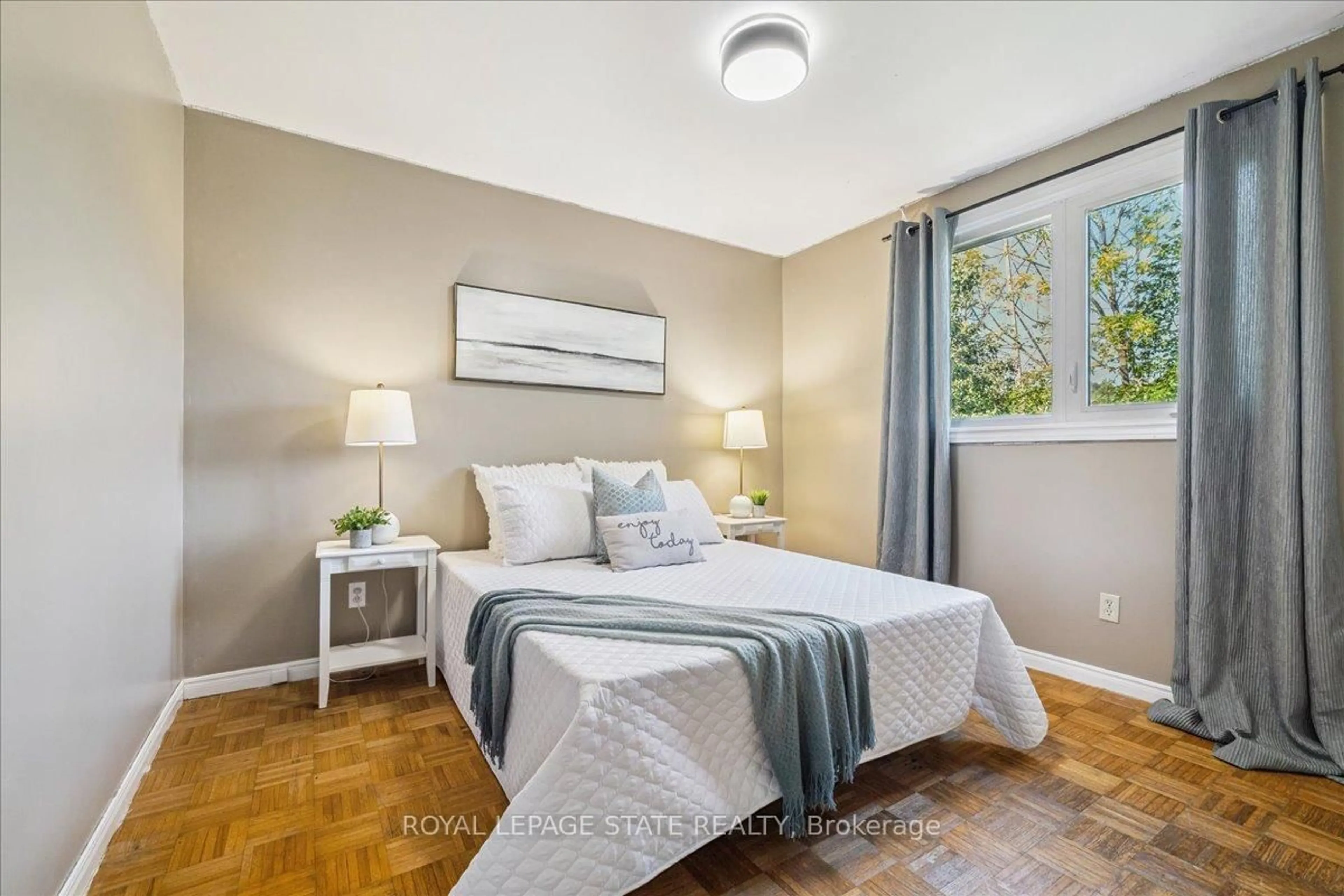 Bedroom with bed, unknown for 640 Cochrane Rd, Hamilton Ontario L8K 3H8