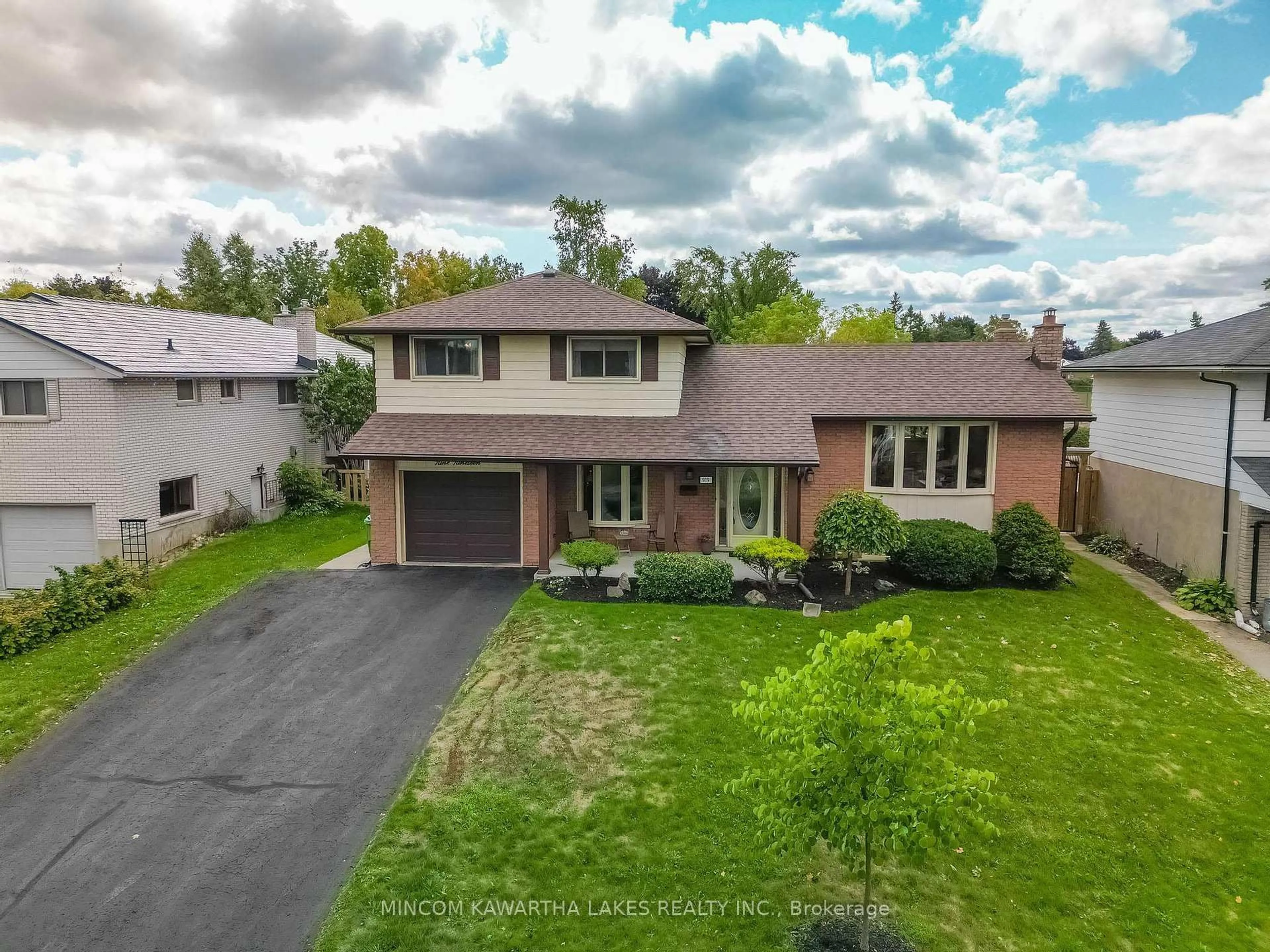 A pic from outside/outdoor area/front of a property/back of a property/a pic from drone, street for 919 Sydenham Rd, Peterborough Ontario K9J 1K5