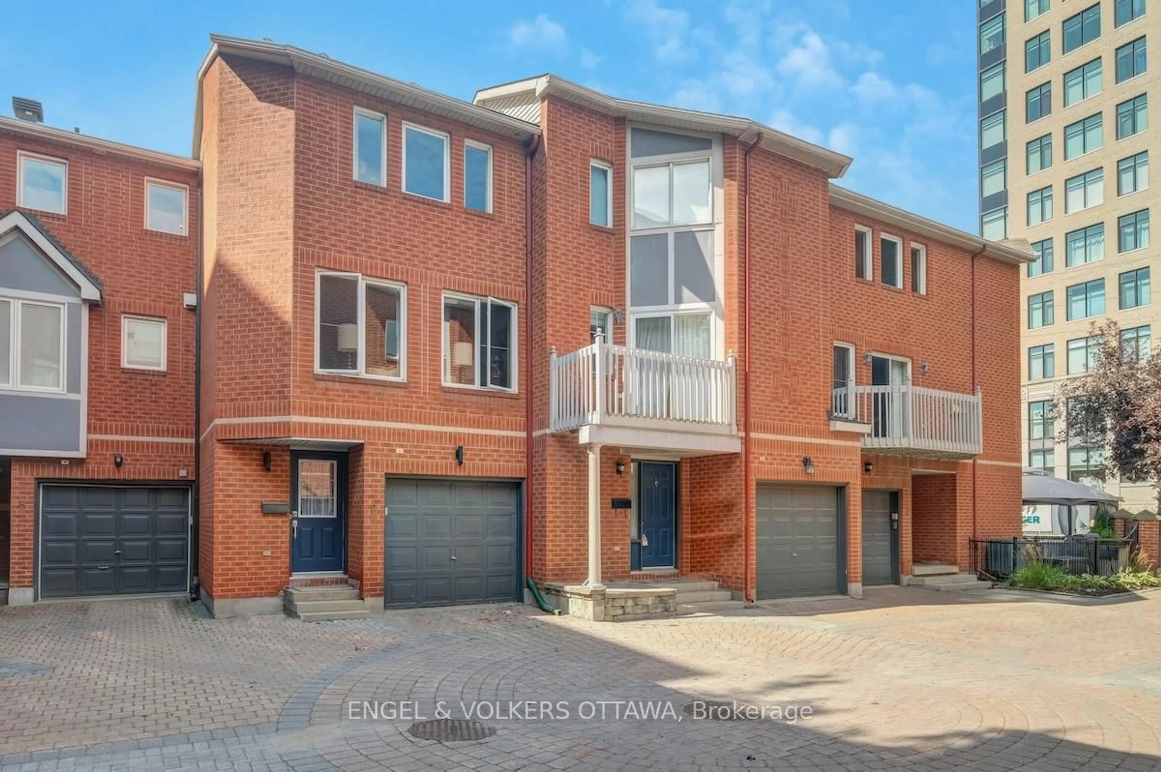 A pic from outside/outdoor area/front of a property/back of a property/a pic from drone, street for 6 Stockport Private, Ottawa Ontario K2P 2J3