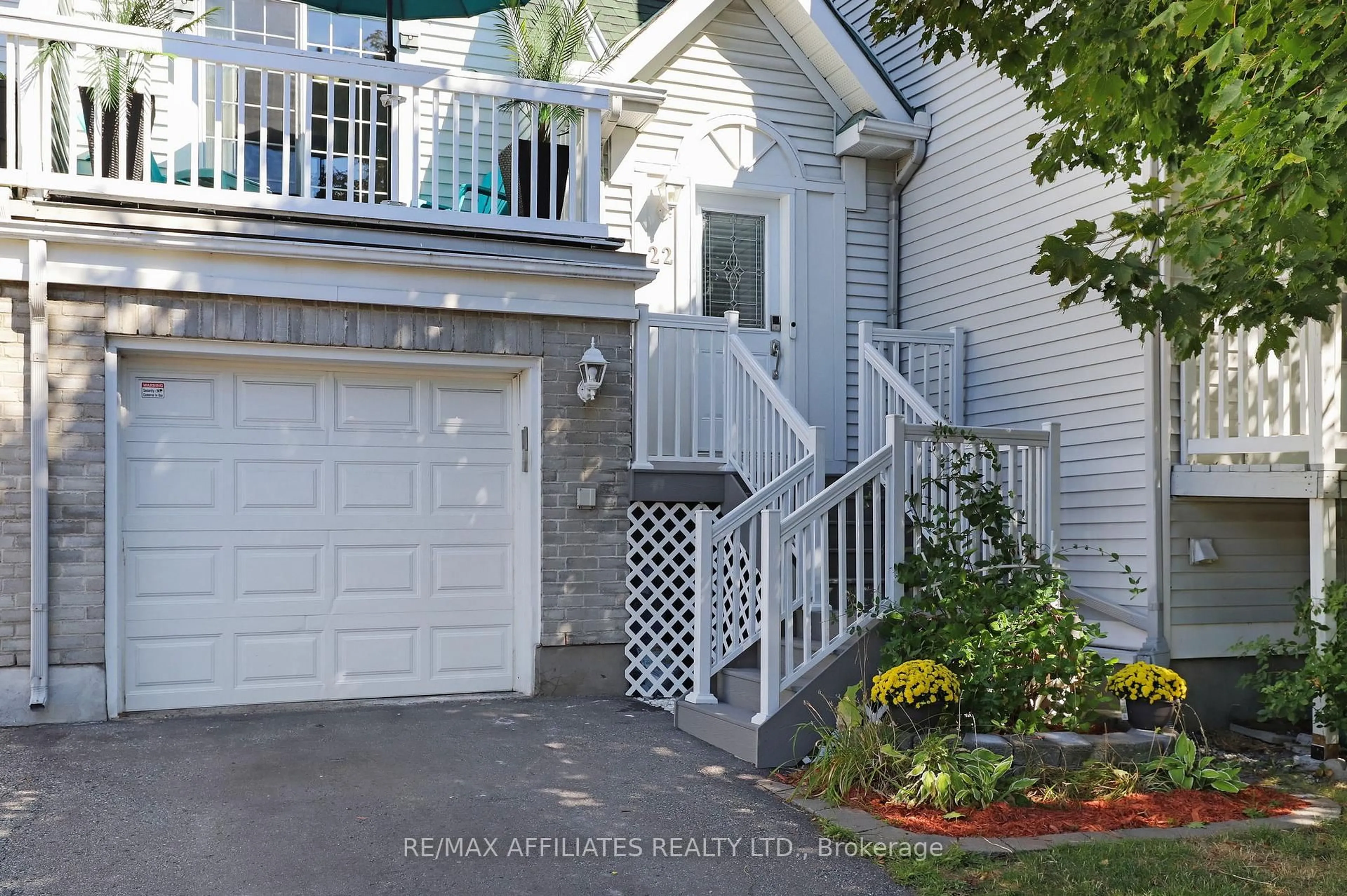 Home with vinyl exterior material, street for 22 Castlegreen Private, Ottawa Ontario K1T 3N4