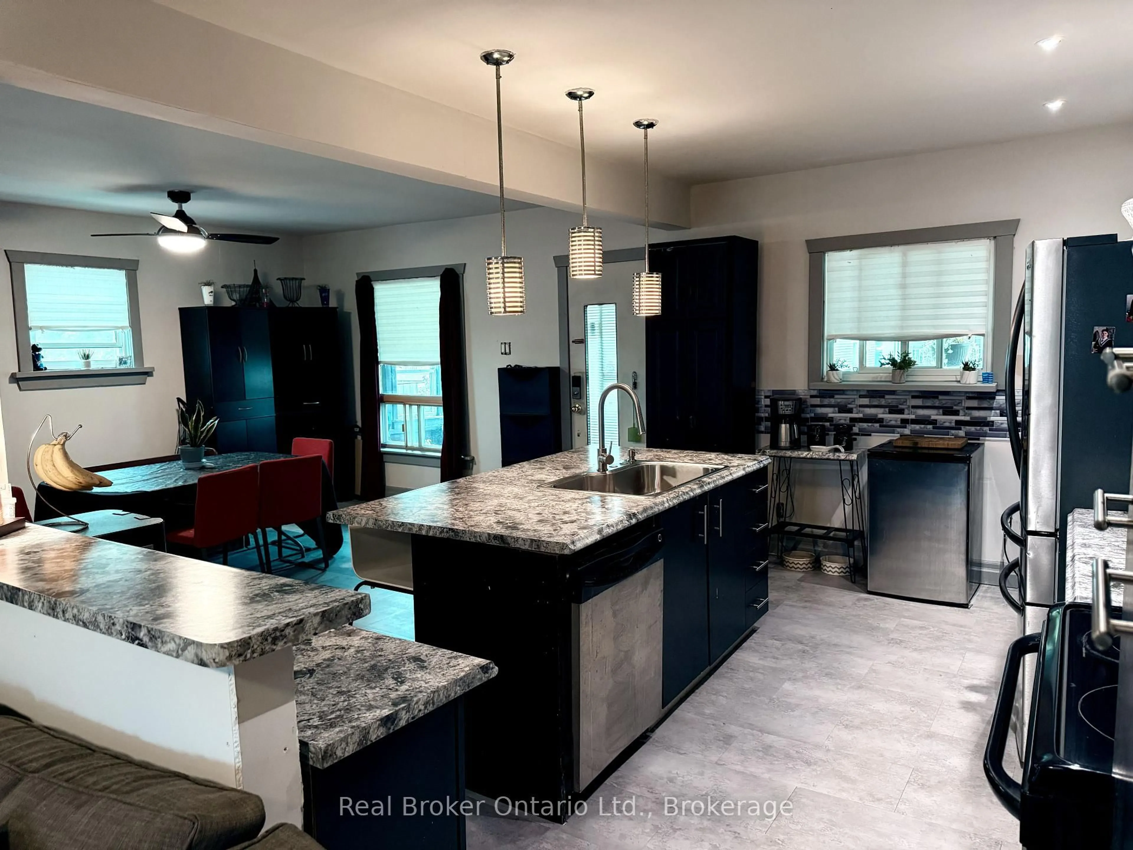 Open concept kitchen, ceramic/tile floor for 33 Cozy St, Welland Ontario L3B 4G7