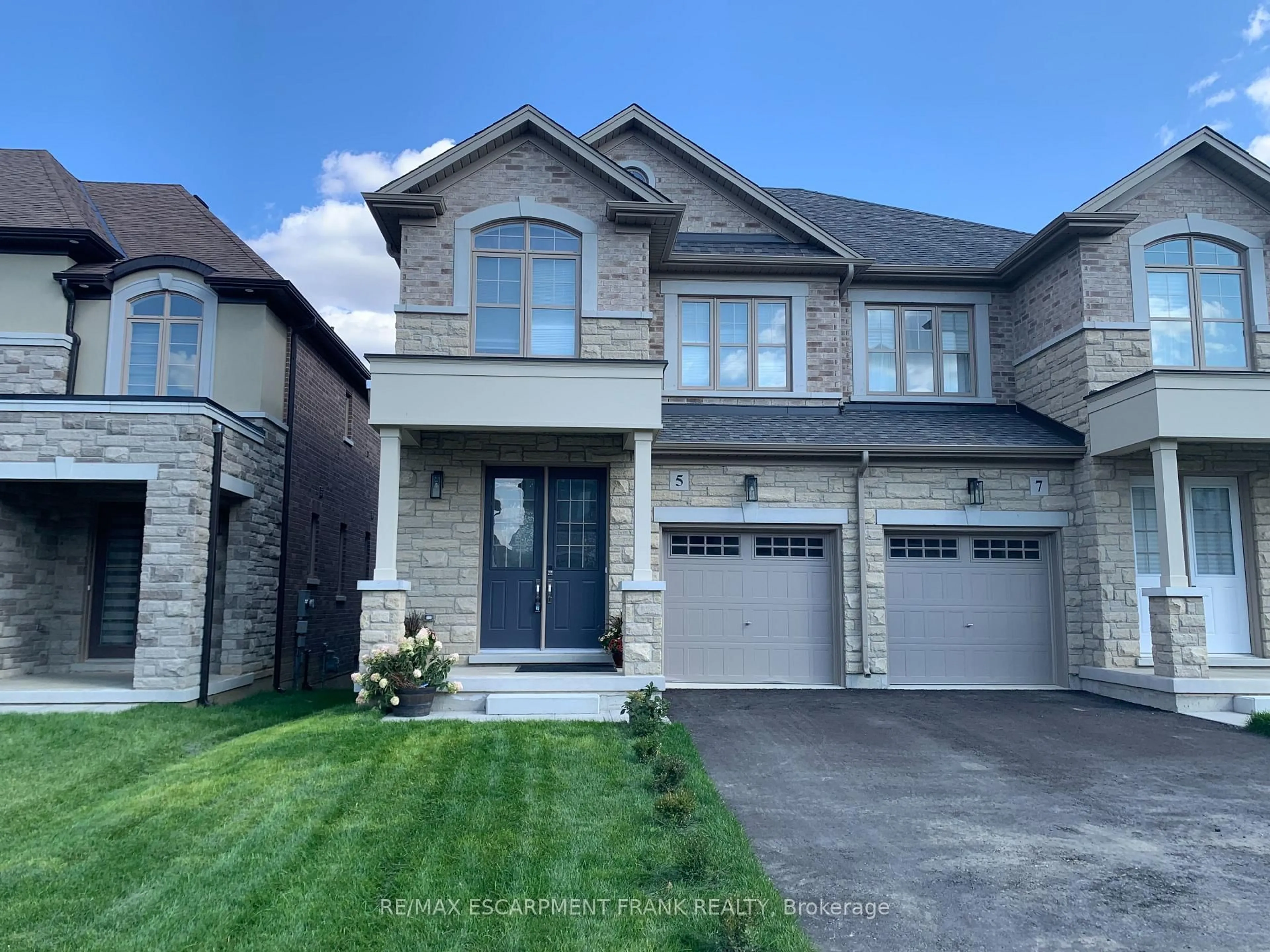 Home with brick exterior material, street for 5 CHERRY BLOSSOM Hts, Hamilton Ontario L9B 0E9