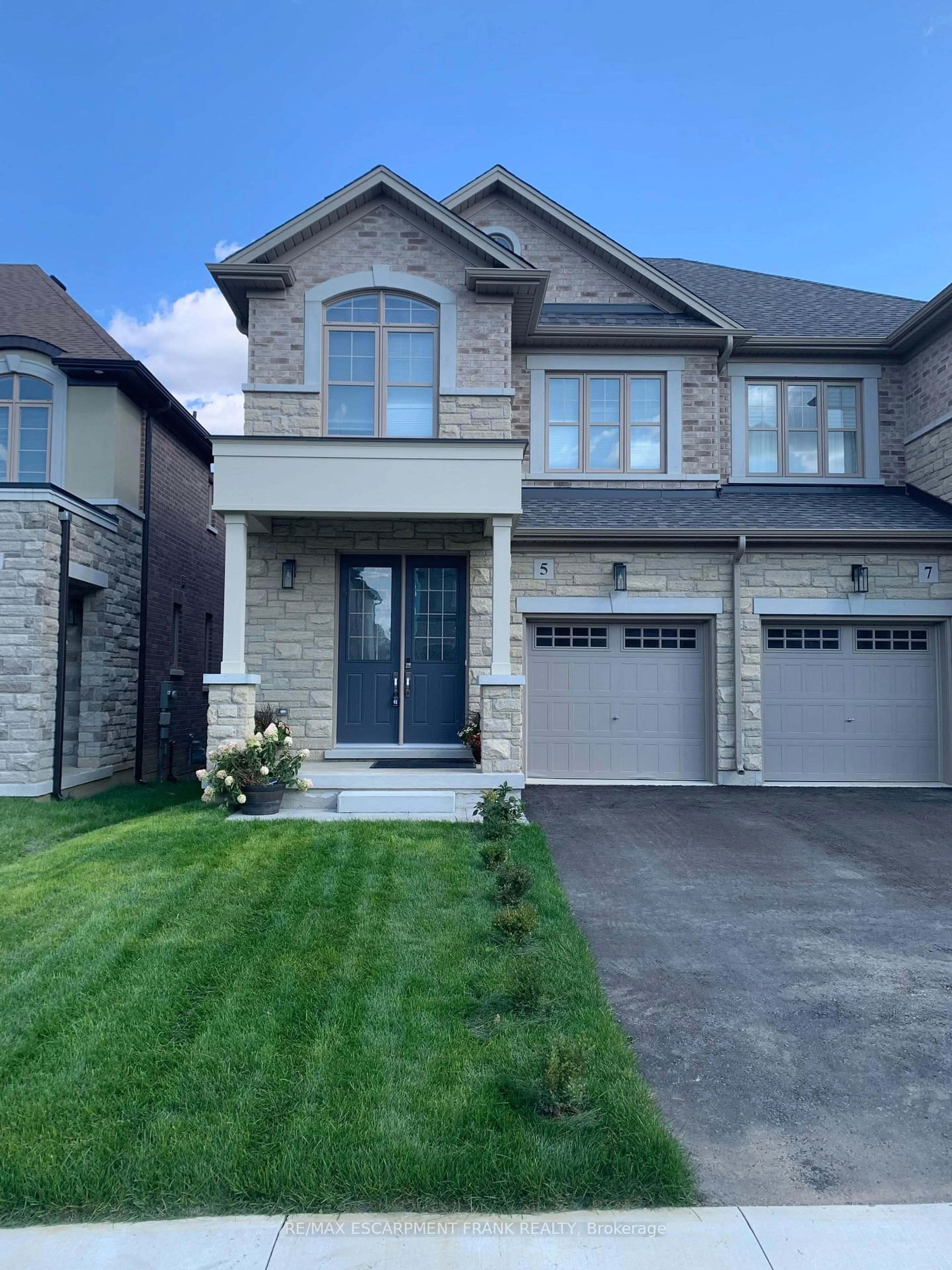Home with brick exterior material, street for 5 CHERRY BLOSSOM Hts, Hamilton Ontario L9B 0E9