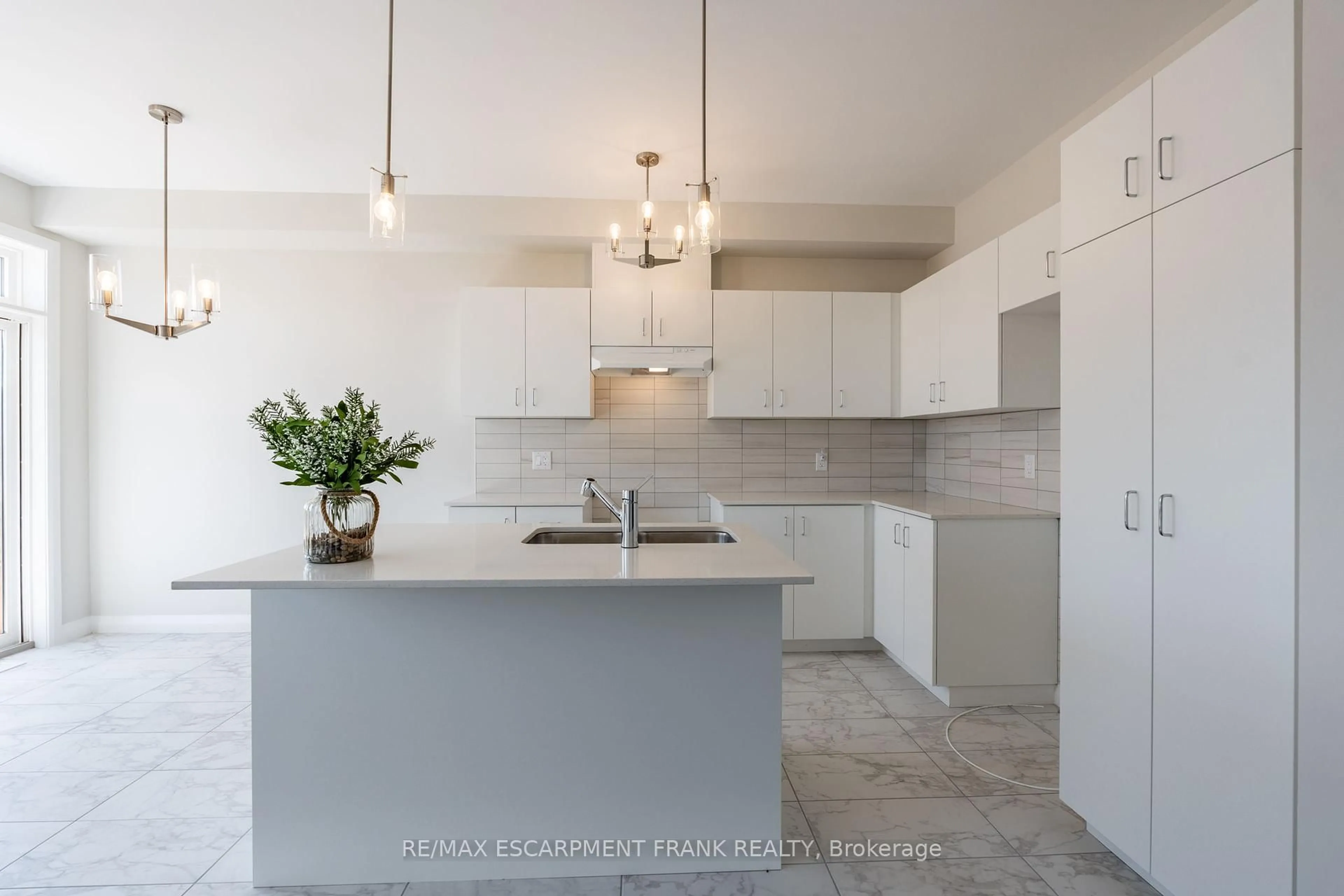 Open concept kitchen, unknown for 5 CHERRY BLOSSOM Hts, Hamilton Ontario L9B 0E9