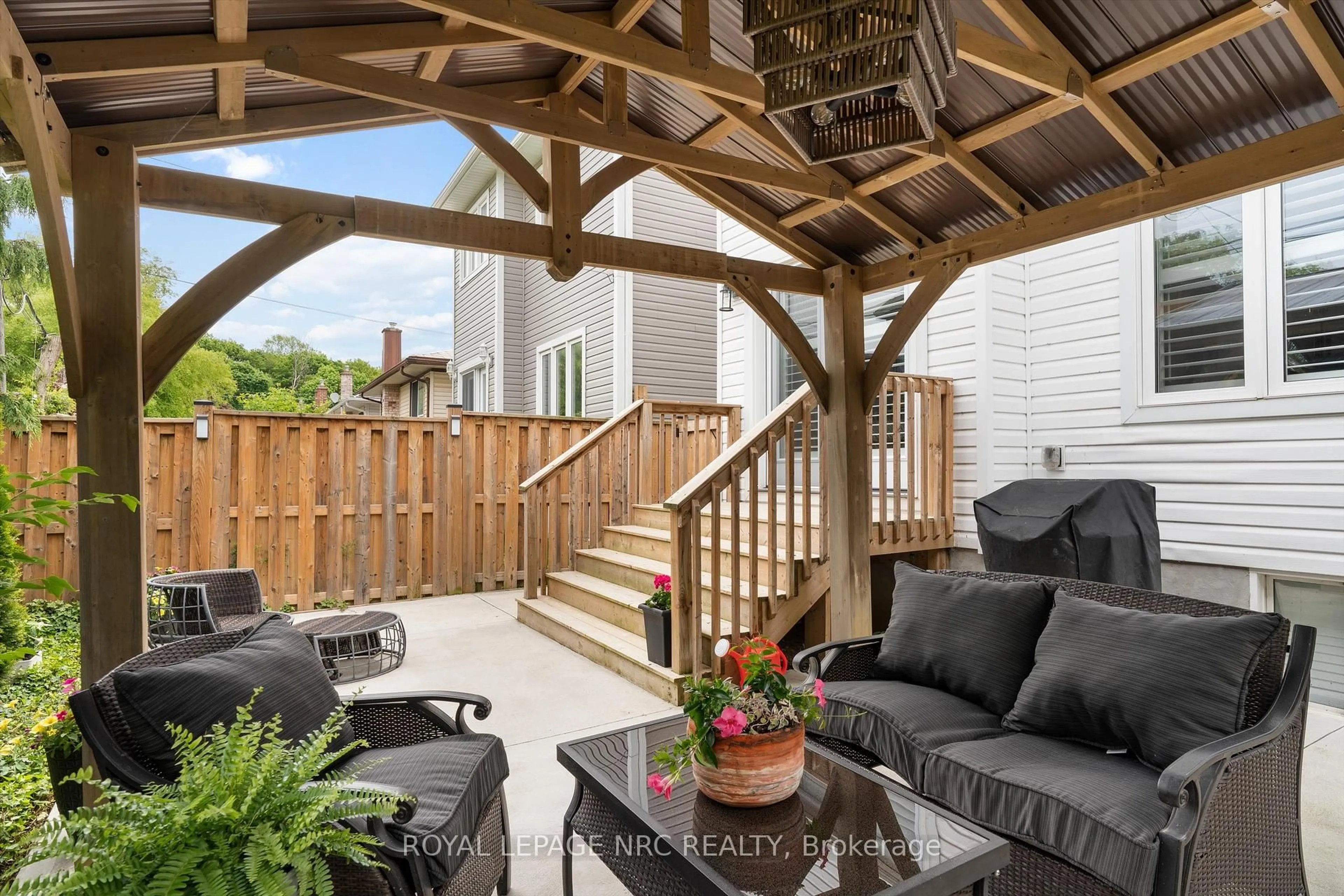 Patio, street for 39B Beachaven Dr, St. Catharines Ontario L2M 1A6