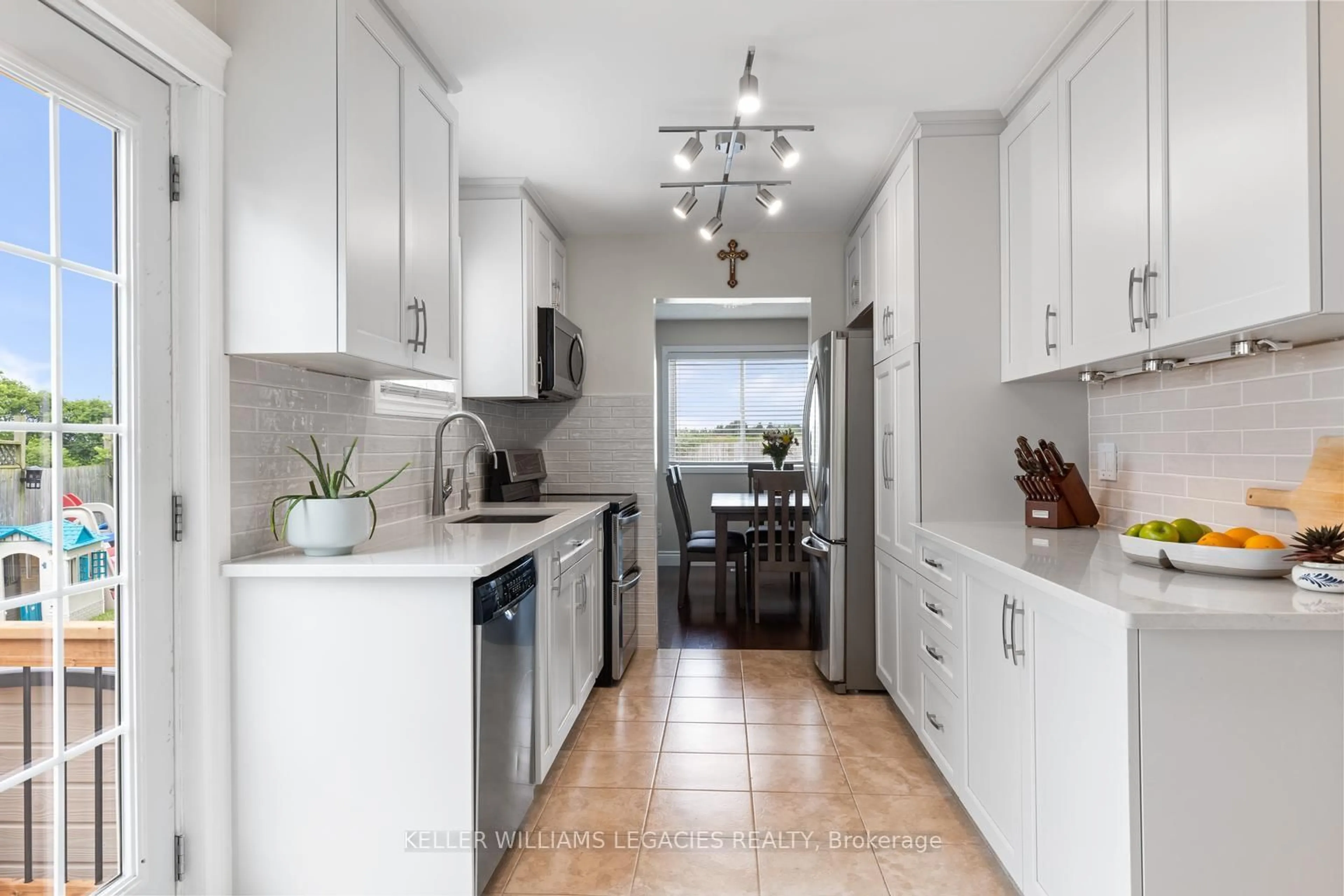 Unknown for 104 Dyer Crt, Cambridge Ontario N3C 4B9