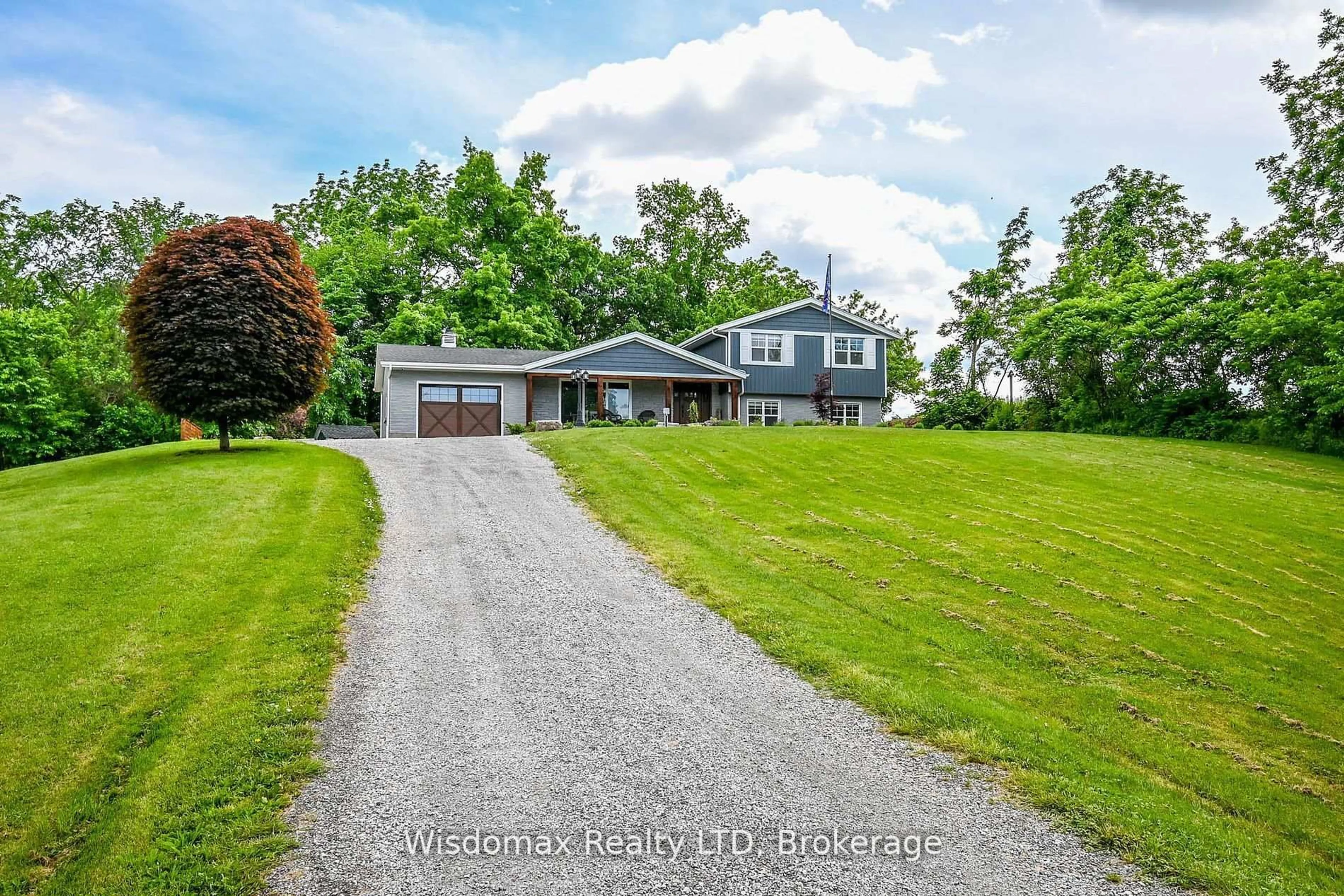 A pic from outside/outdoor area/front of a property/back of a property/a pic from drone, street for 341 LAKESHORE Rd, Niagara-on-the-Lake Ontario L0S 1J0