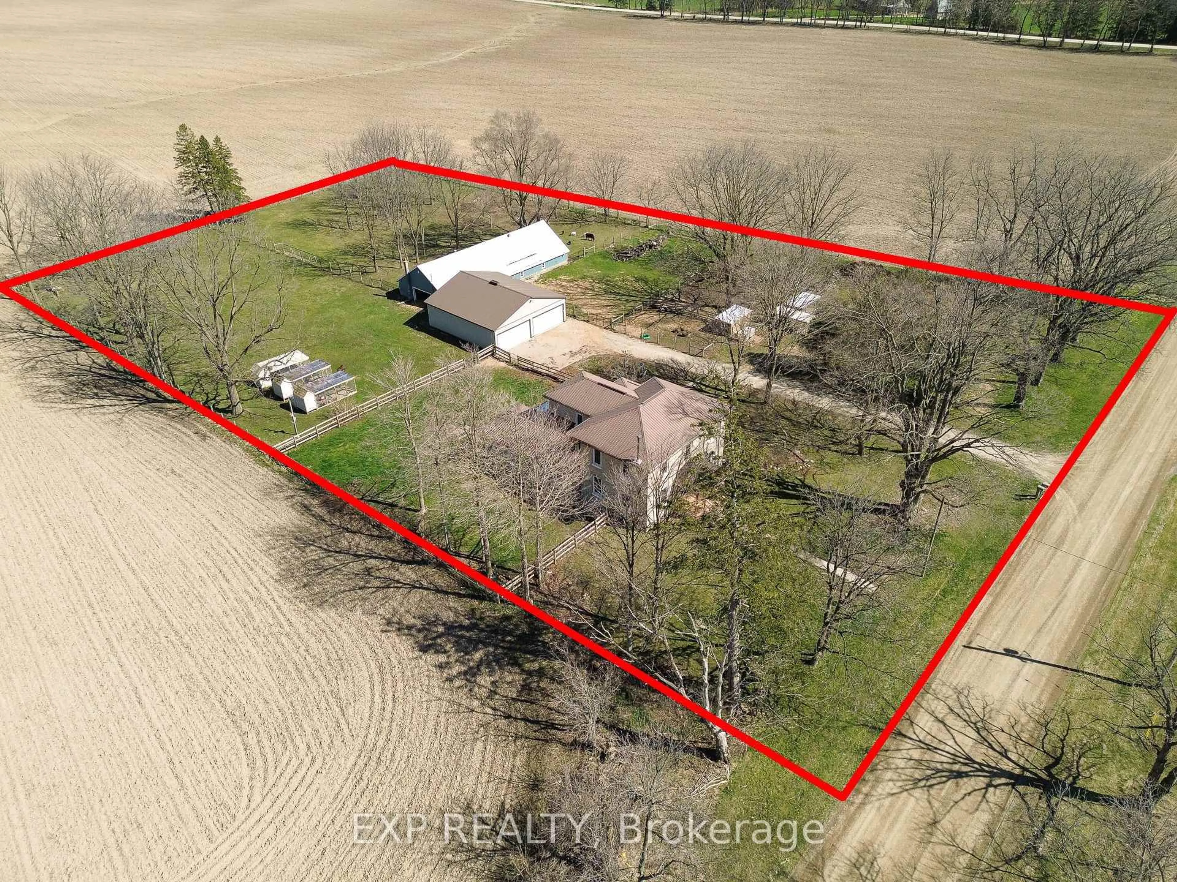A pic from outside/outdoor area/front of a property/back of a property/a pic from drone, building for 3892 Lewis Rd, Thames Centre Ontario N0L 1V0