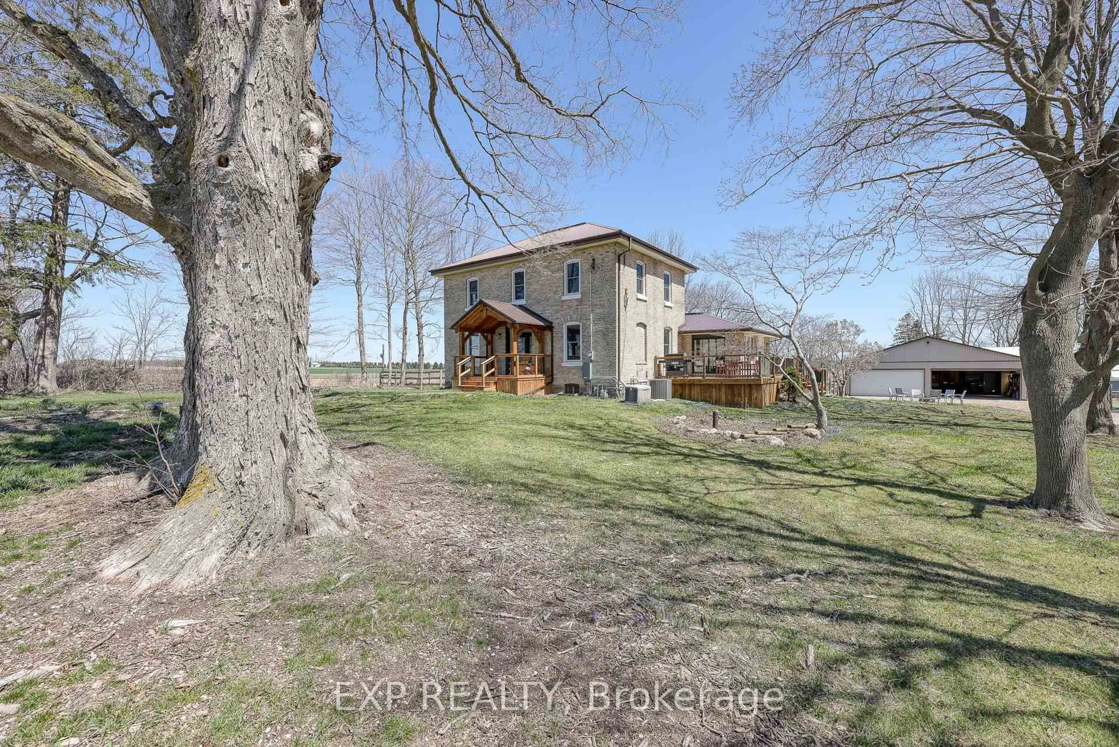 A pic from outside/outdoor area/front of a property/back of a property/a pic from drone, building for 3892 Lewis Rd, Thames Centre Ontario N0L 1V0