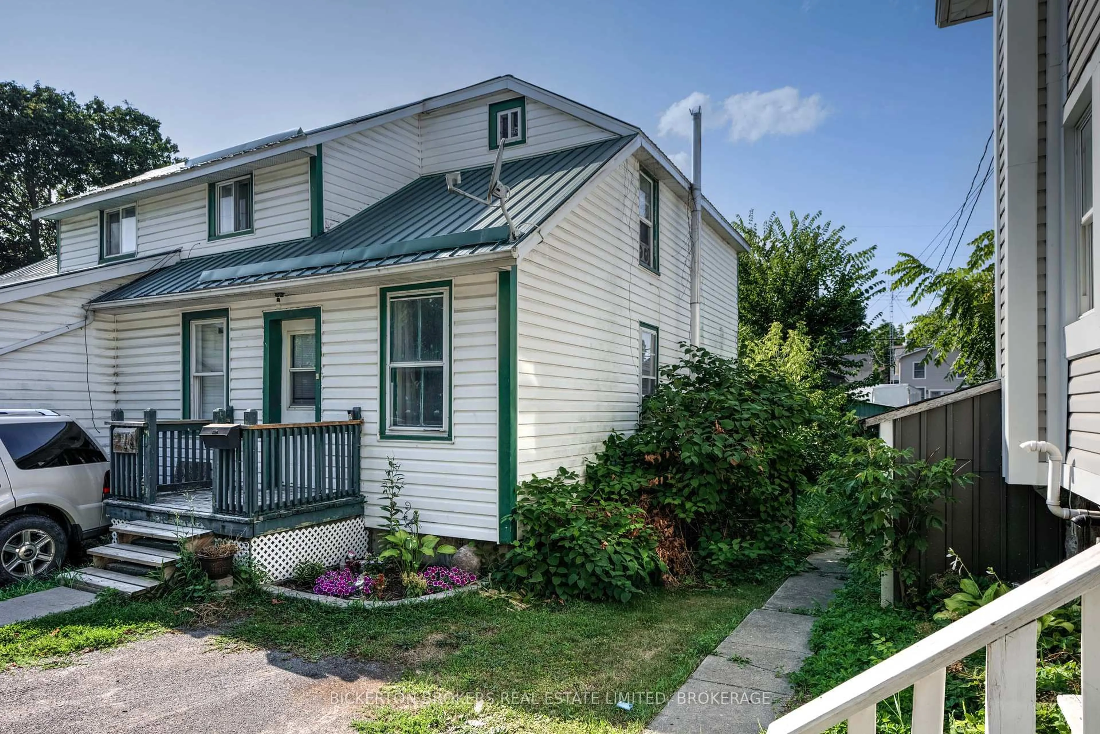 Unknown for 212-214 Garden St, Gananoque Ontario K7G 1J2