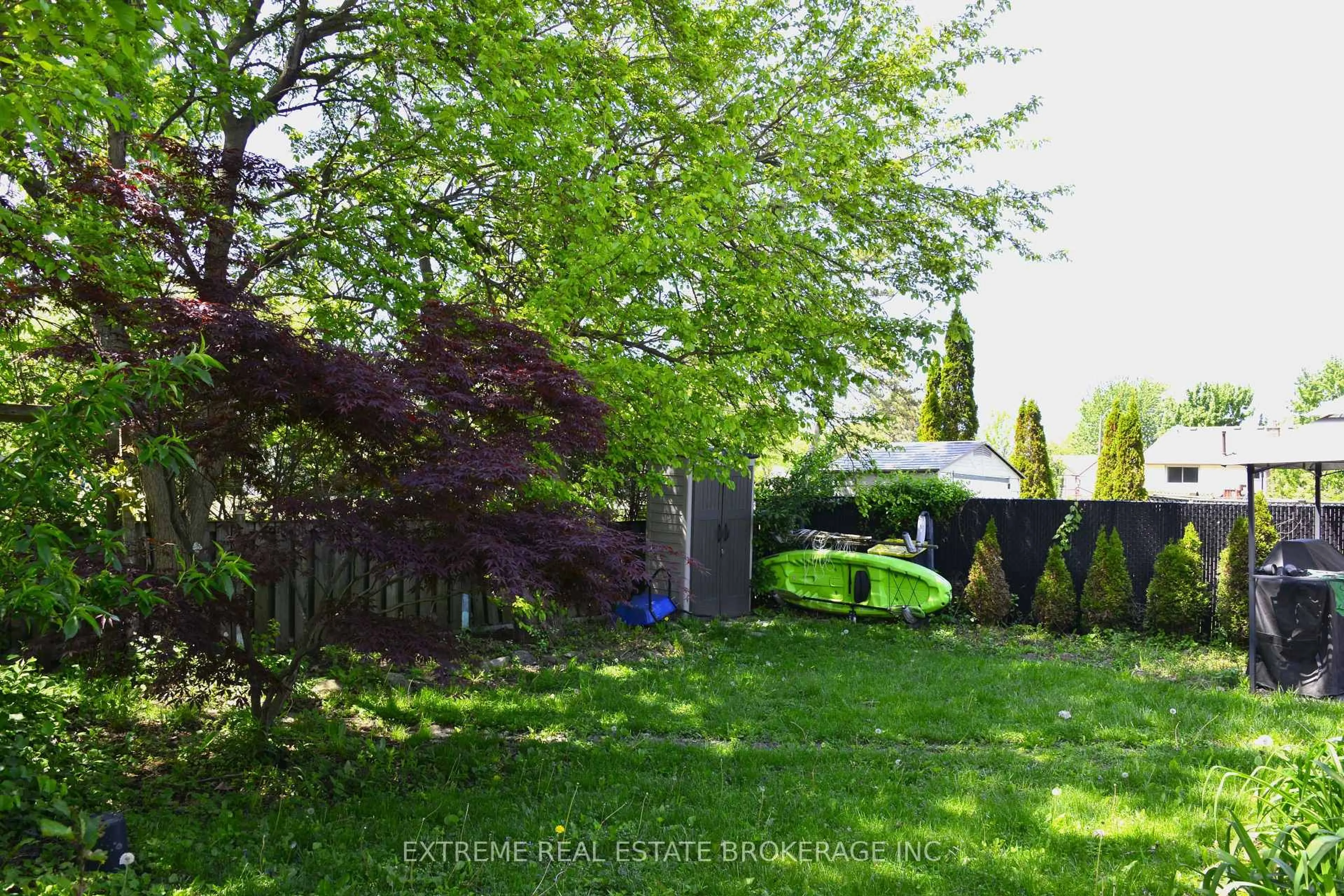 A pic from outside/outdoor area/front of a property/back of a property/a pic from drone, unknown for 7583 Rainbow Cres, Niagara Falls Ontario L2G 7K5