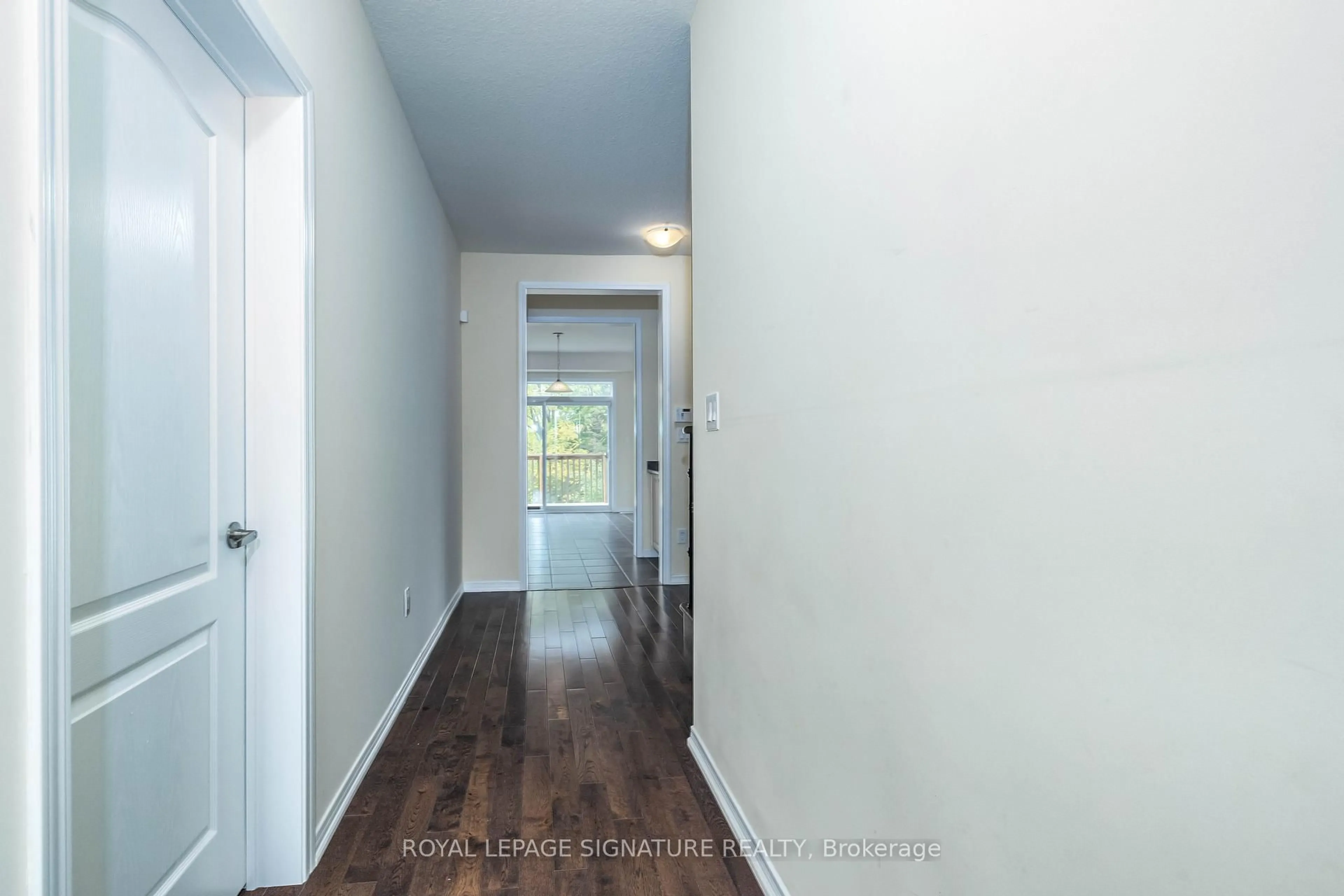 Indoor entryway for 11 Fleming Cres, Haldimand Ontario N3W 0C4