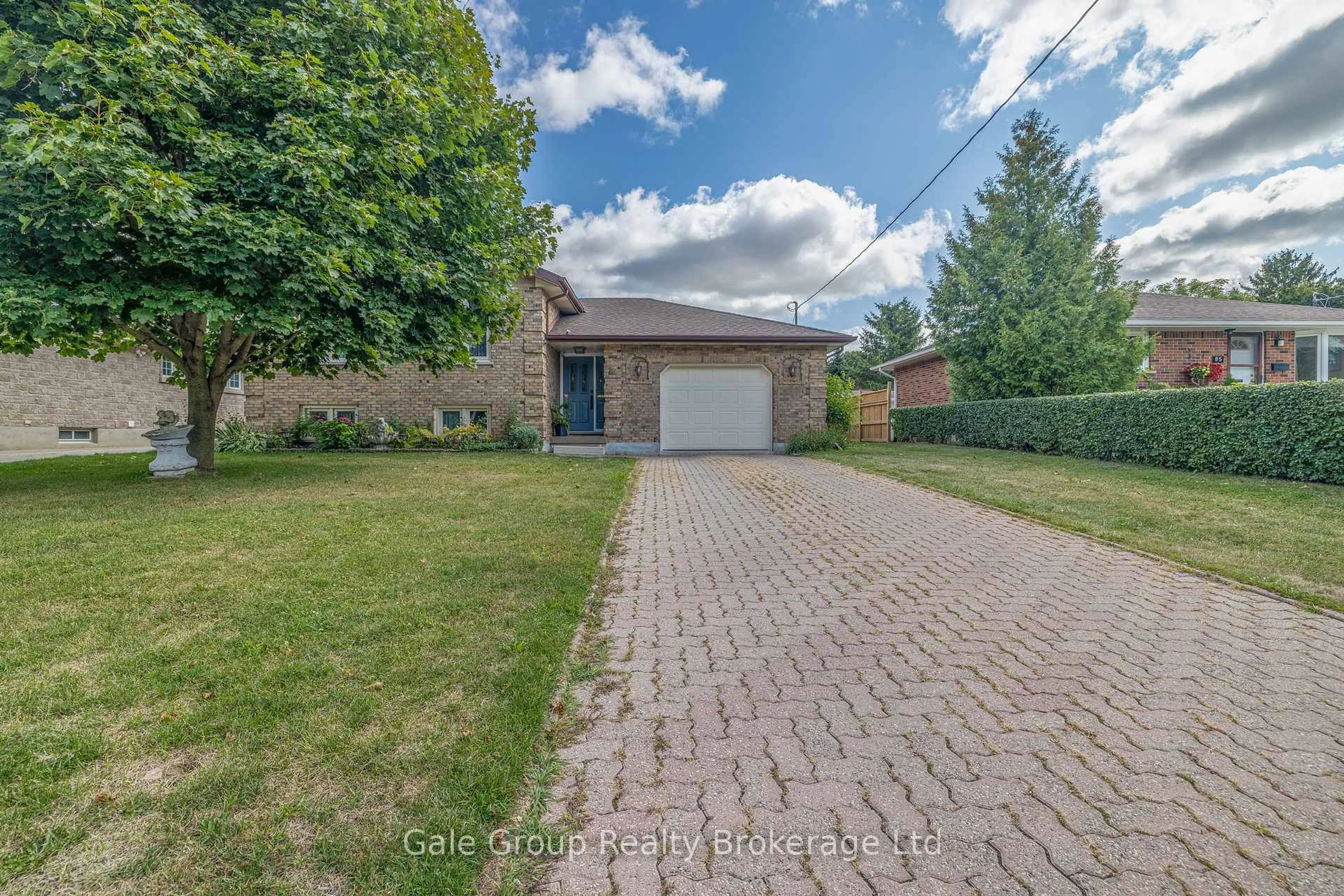 A pic from outside/outdoor area/front of a property/back of a property/a pic from drone, street for 81 BEE St, Woodstock Ontario N4S 3Z2