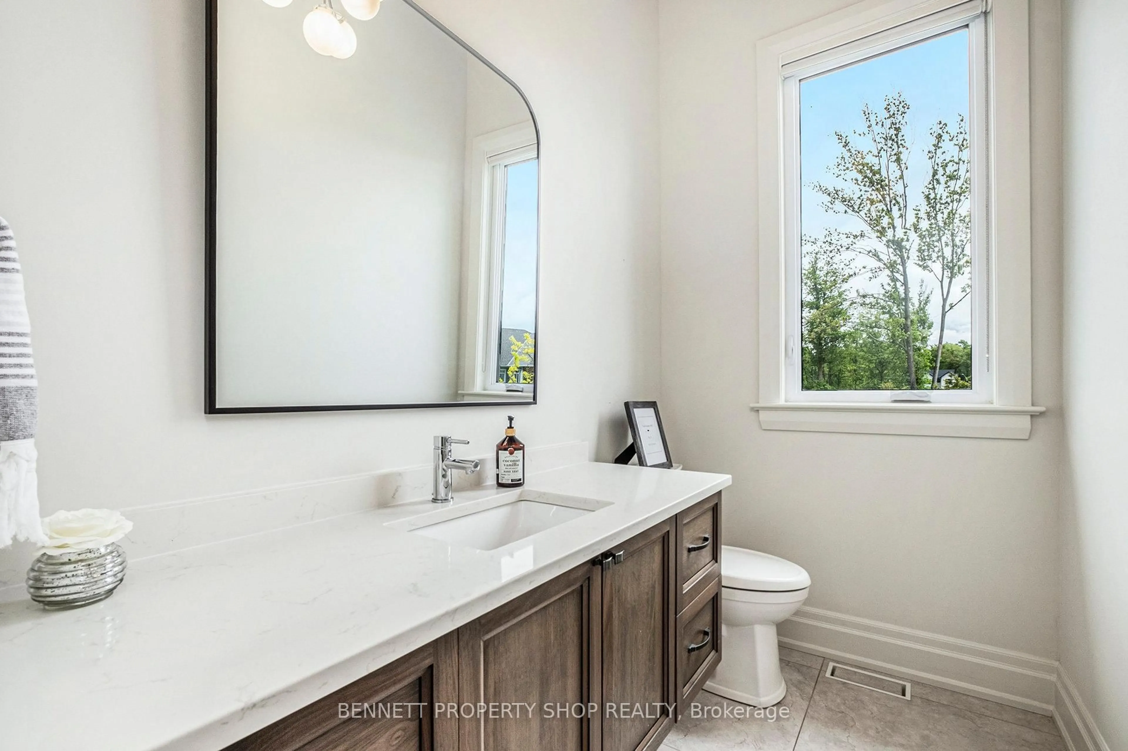 Contemporary bathroom, ceramic/tile floor for 396 Shoreway Dr, Greely Ontario K4P 0G2