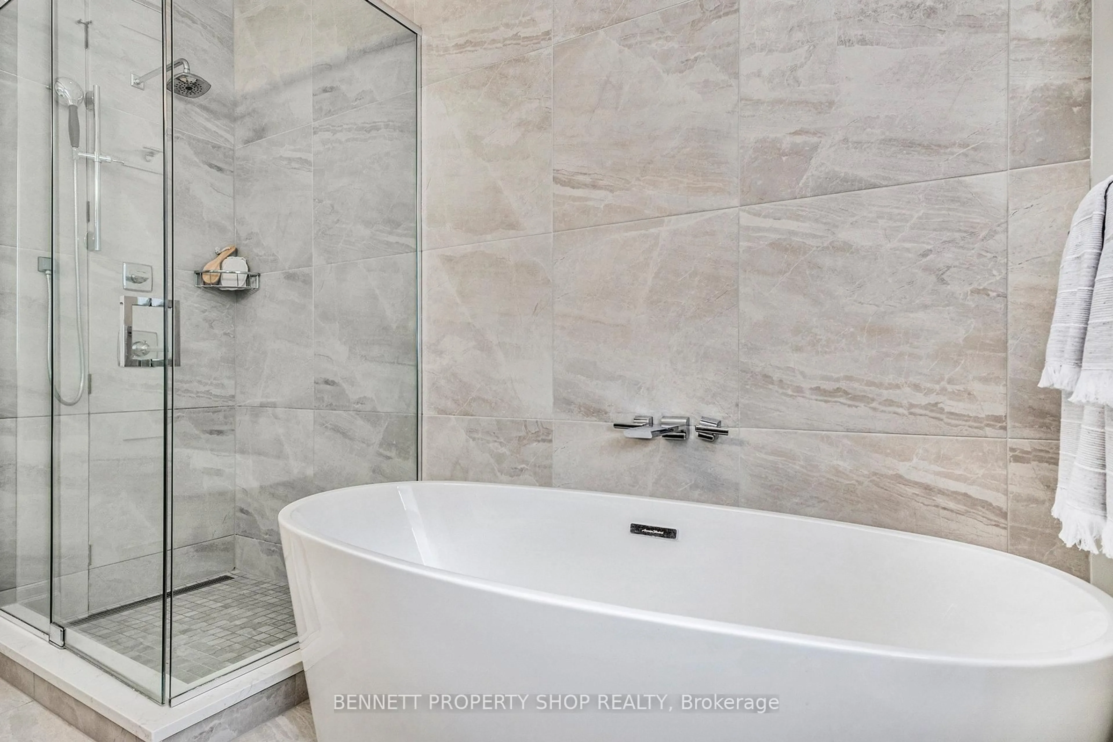 Contemporary bathroom, ceramic/tile floor for 396 Shoreway Dr, Greely Ontario K4P 0G2