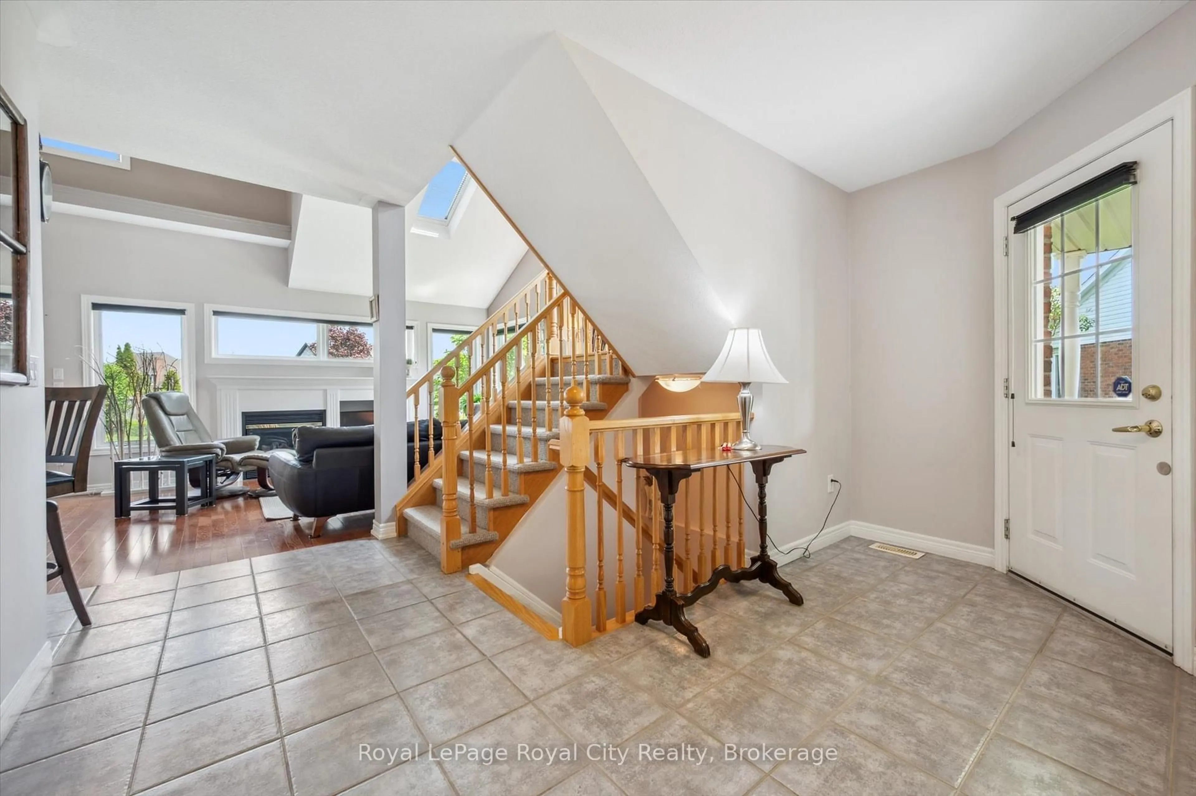 Indoor foyer for 105 Riverwalk Pl, Guelph/Eramosa Ontario N0B 2K0