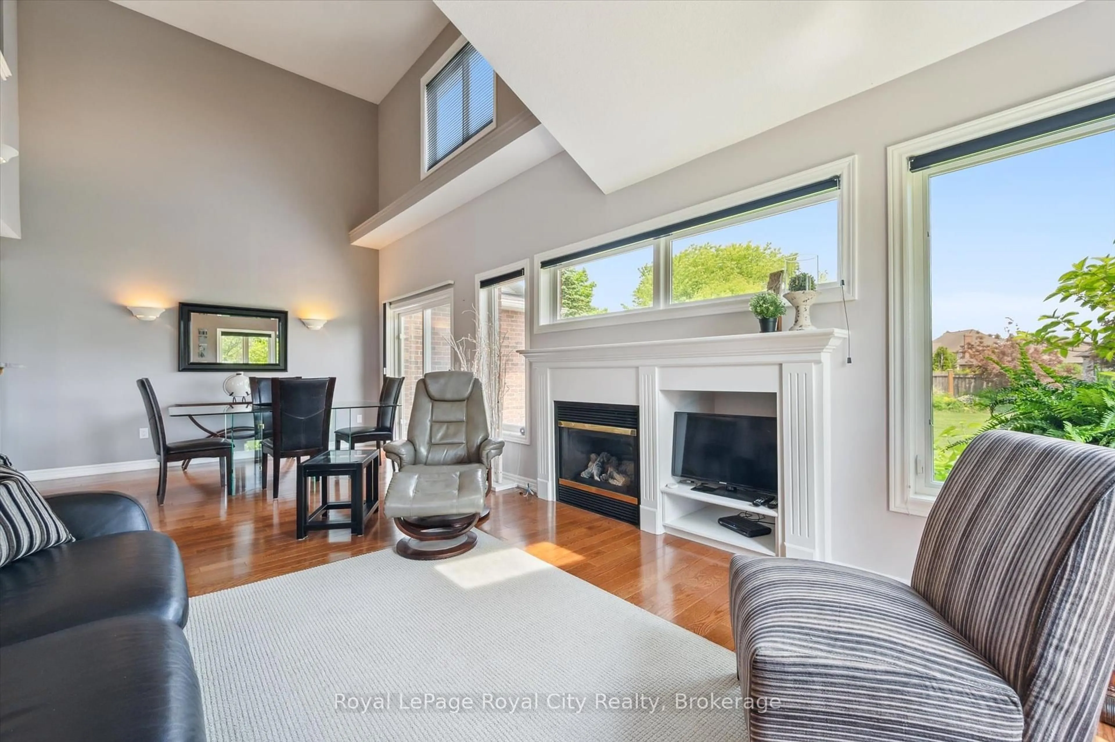 Living room with furniture, unknown for 105 Riverwalk Pl, Guelph/Eramosa Ontario N0B 2K0