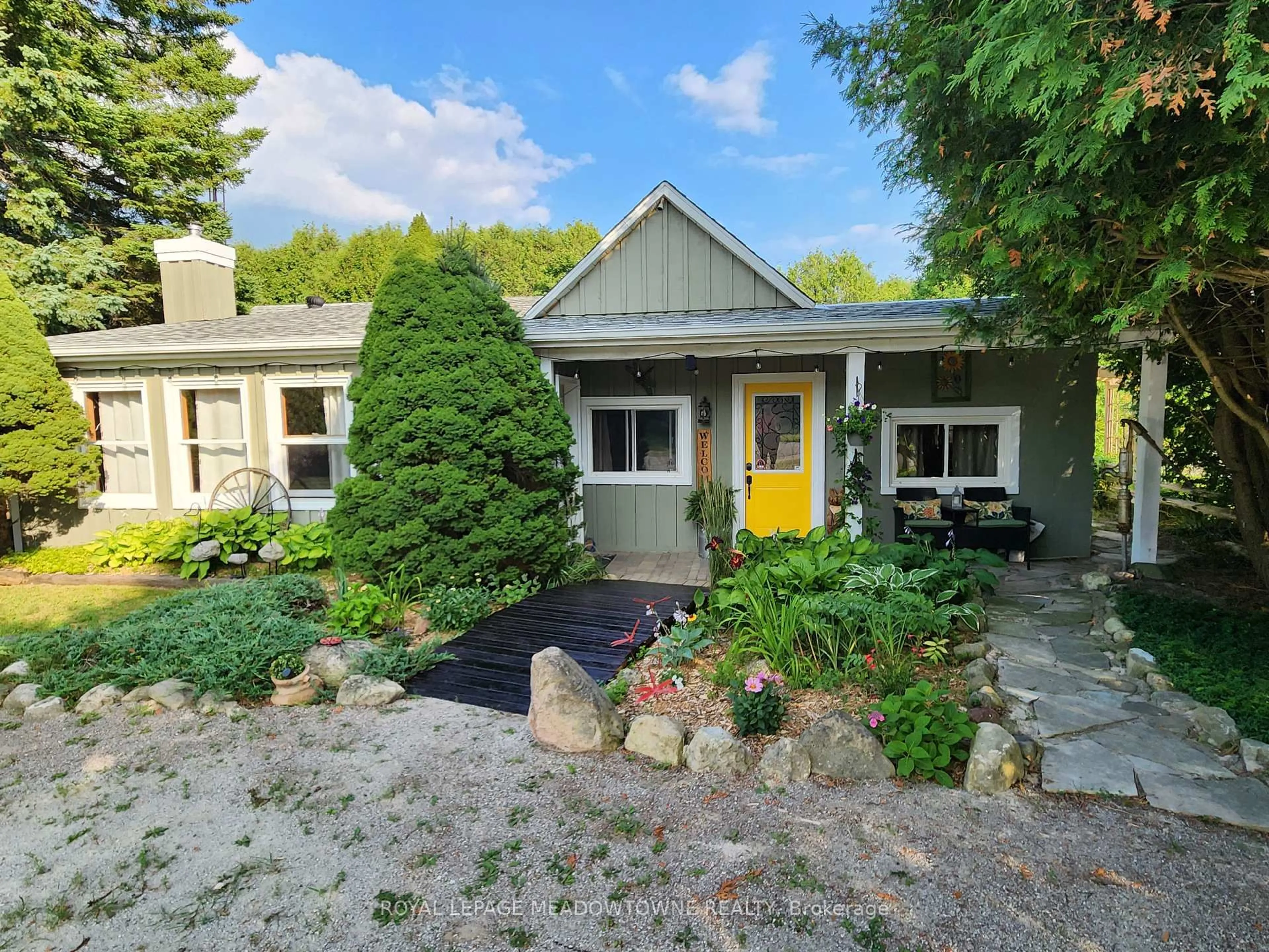 A pic from outside/outdoor area/front of a property/back of a property/a pic from drone, street for 9201 24 Sdrd, Erin Ontario N0B 1Z0