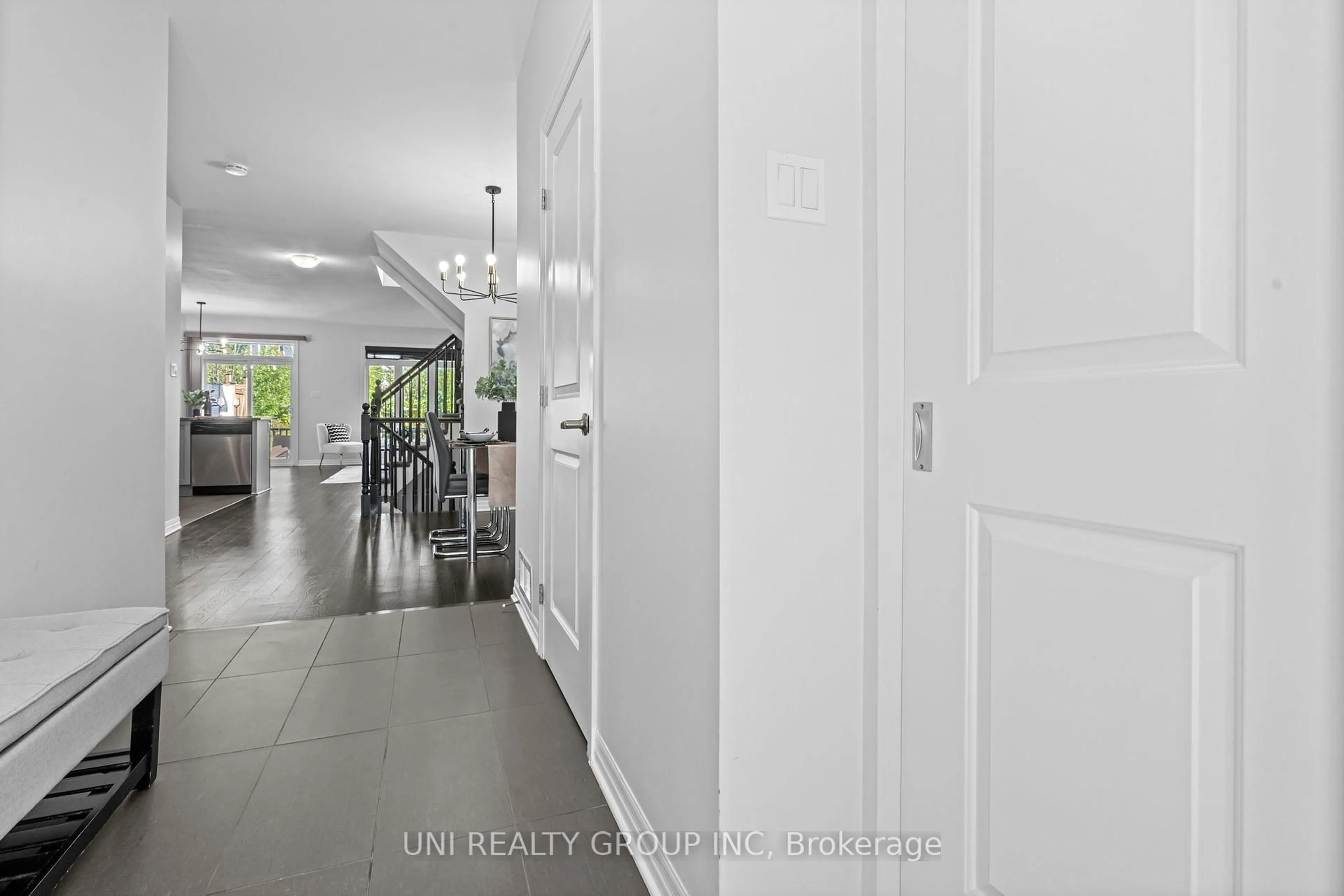 Indoor entryway for 130 Hawkeswood Dr, Ottawa Ontario K4M 0C1