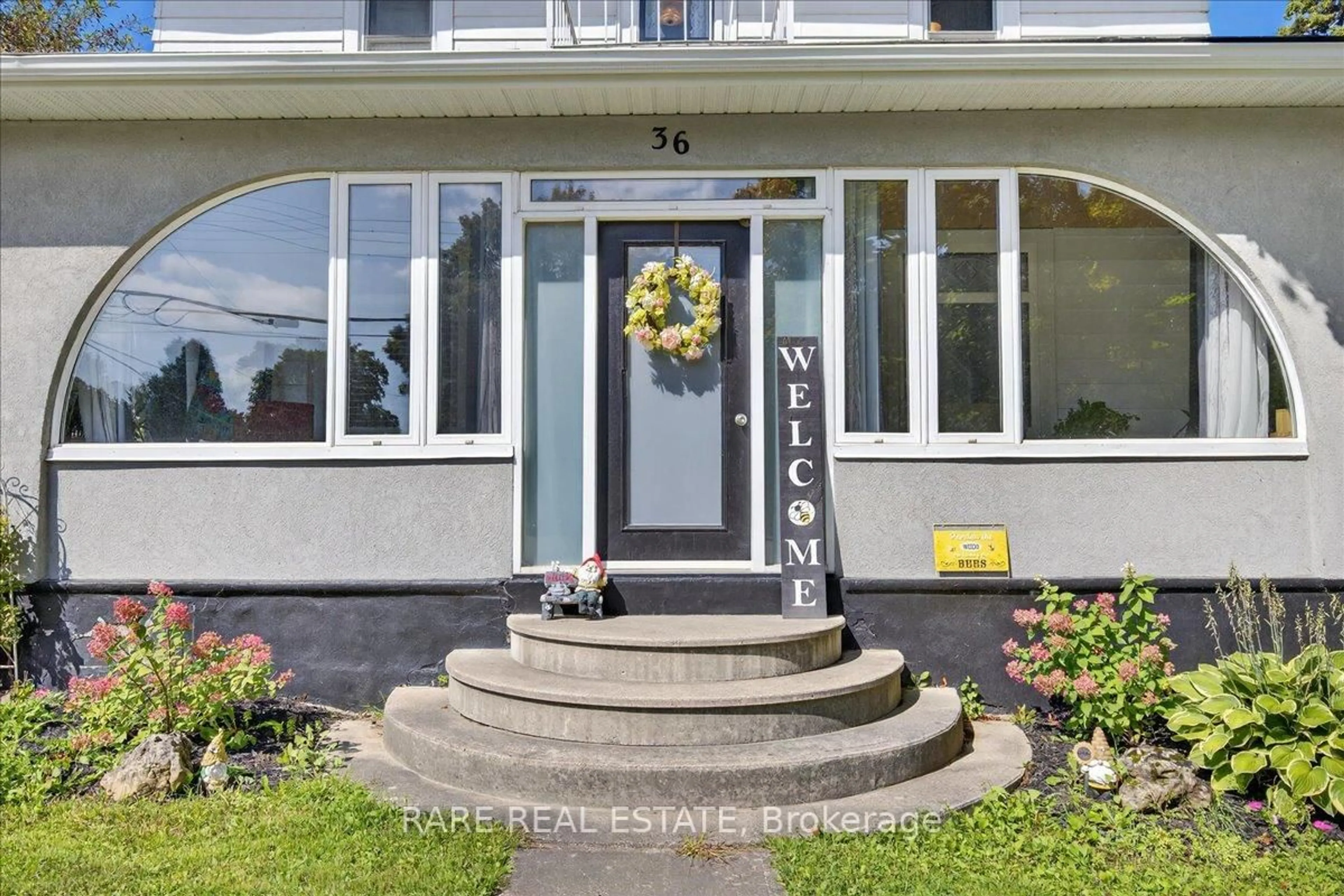 Indoor entryway for 36 Durham St, Grey Highlands Ontario N0C 1E0