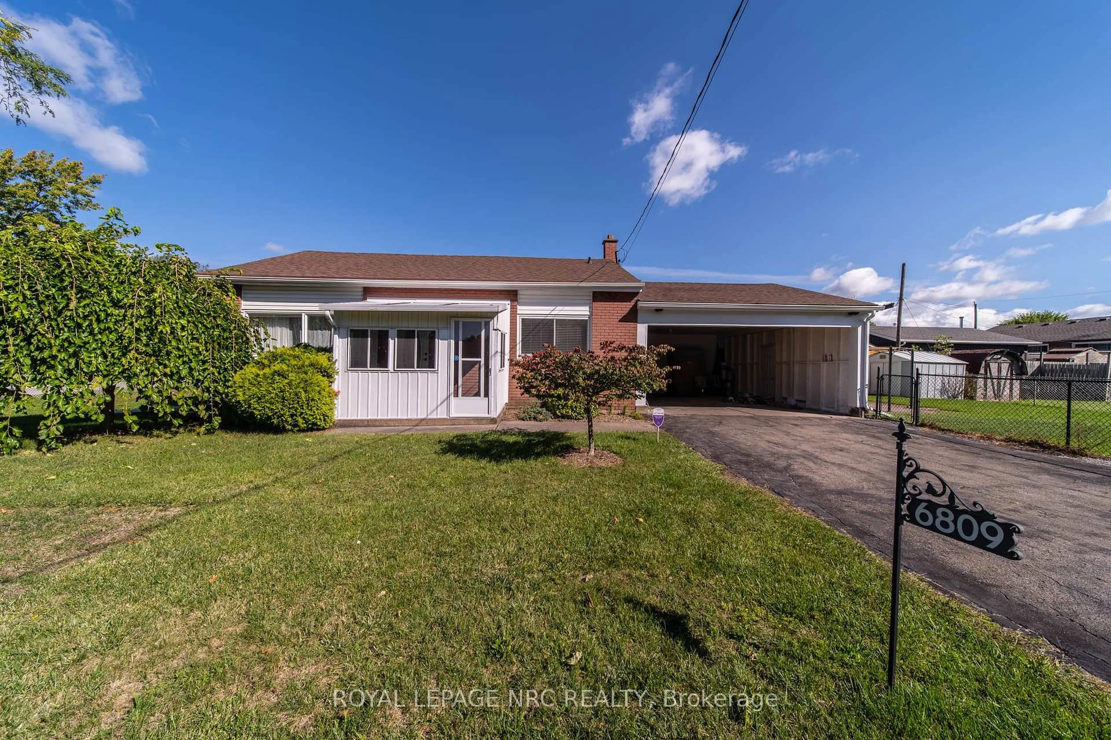 A pic from outside/outdoor area/front of a property/back of a property/a pic from drone, street for 6809 Jill Dr, Niagara Falls Ontario L2G 3J4