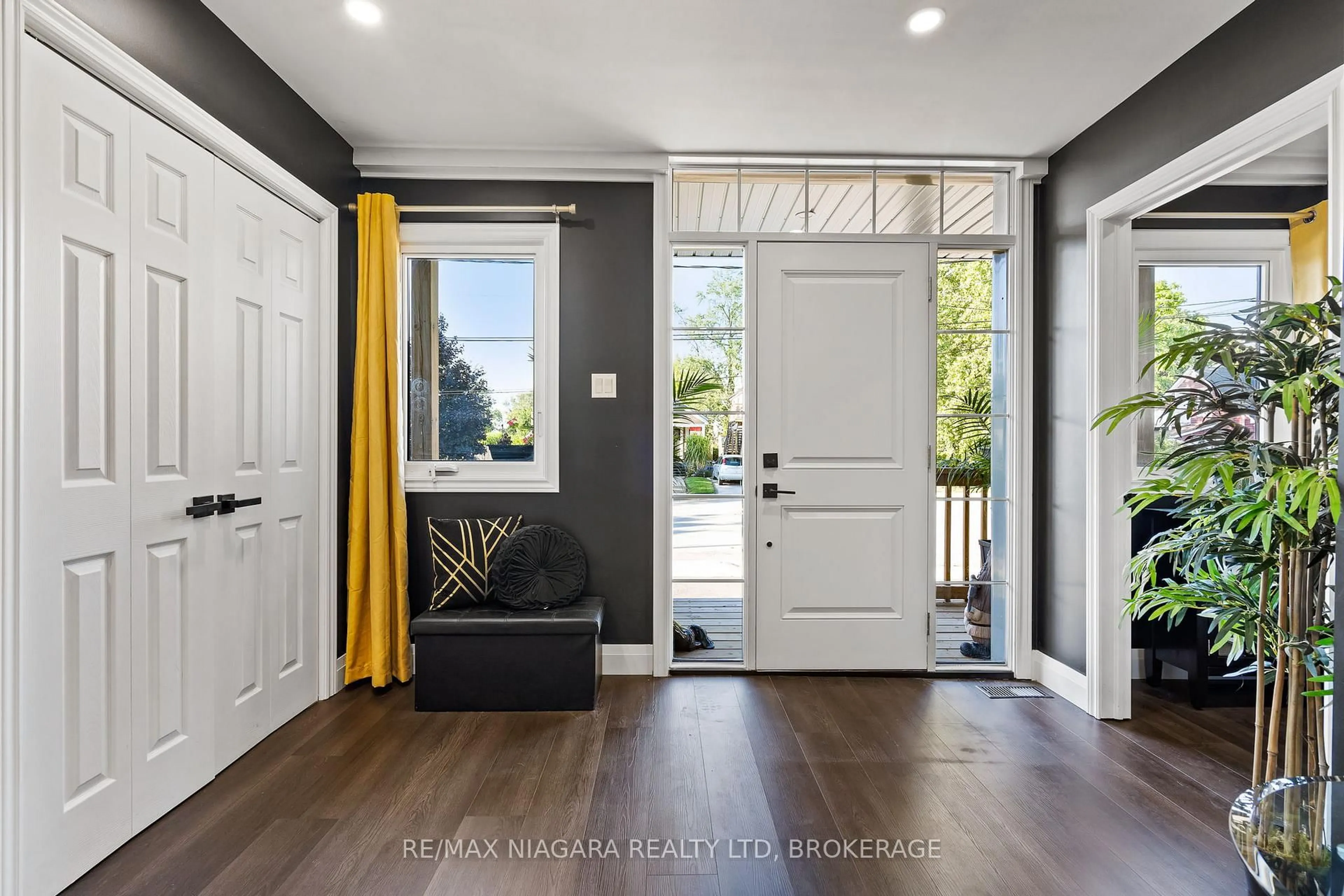 Indoor entryway for 5 Cady St, Welland Ontario L3B 4B5