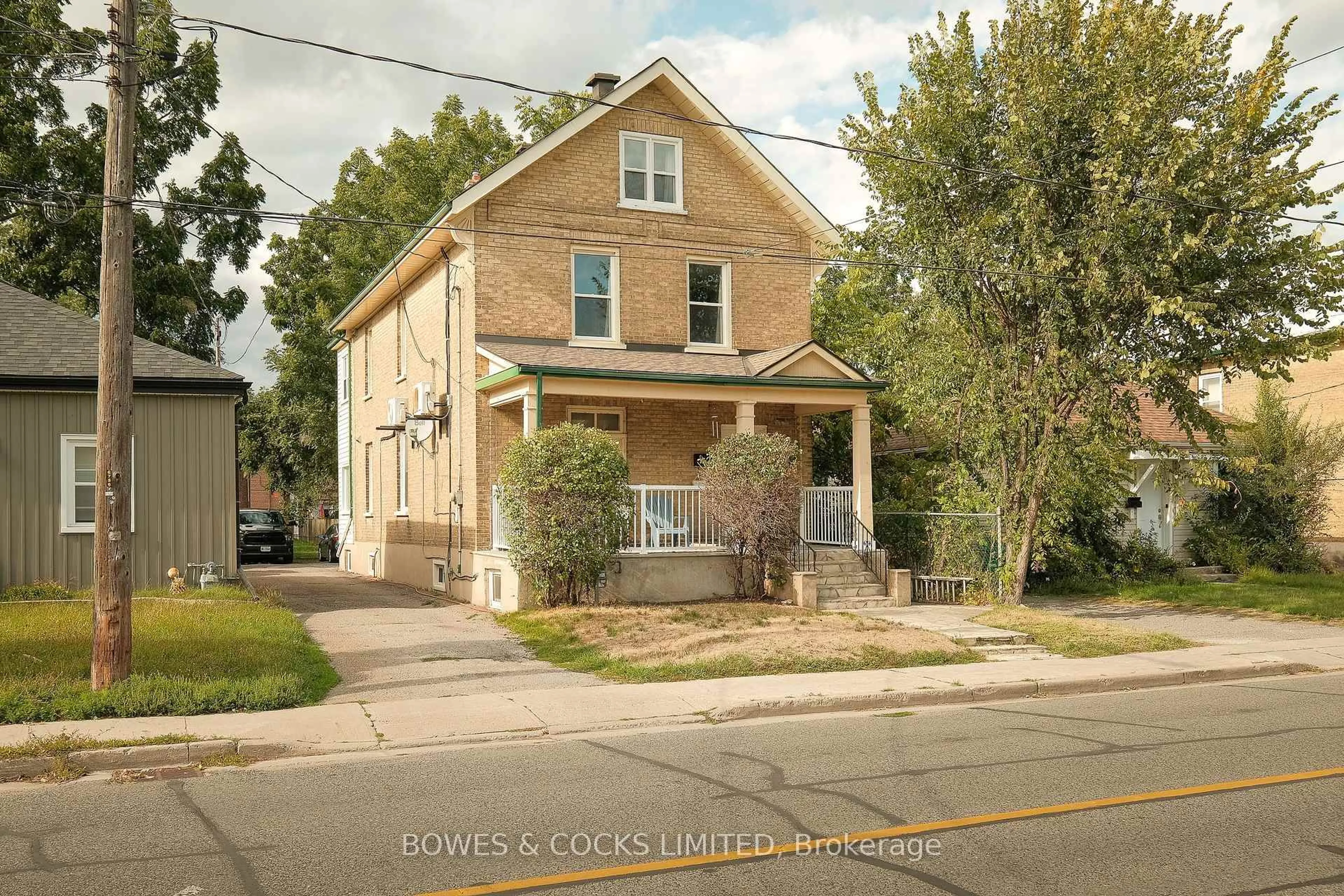 Home with brick exterior material, street for 530 Chamberlain St, Peterborough Ontario K9J 4L5