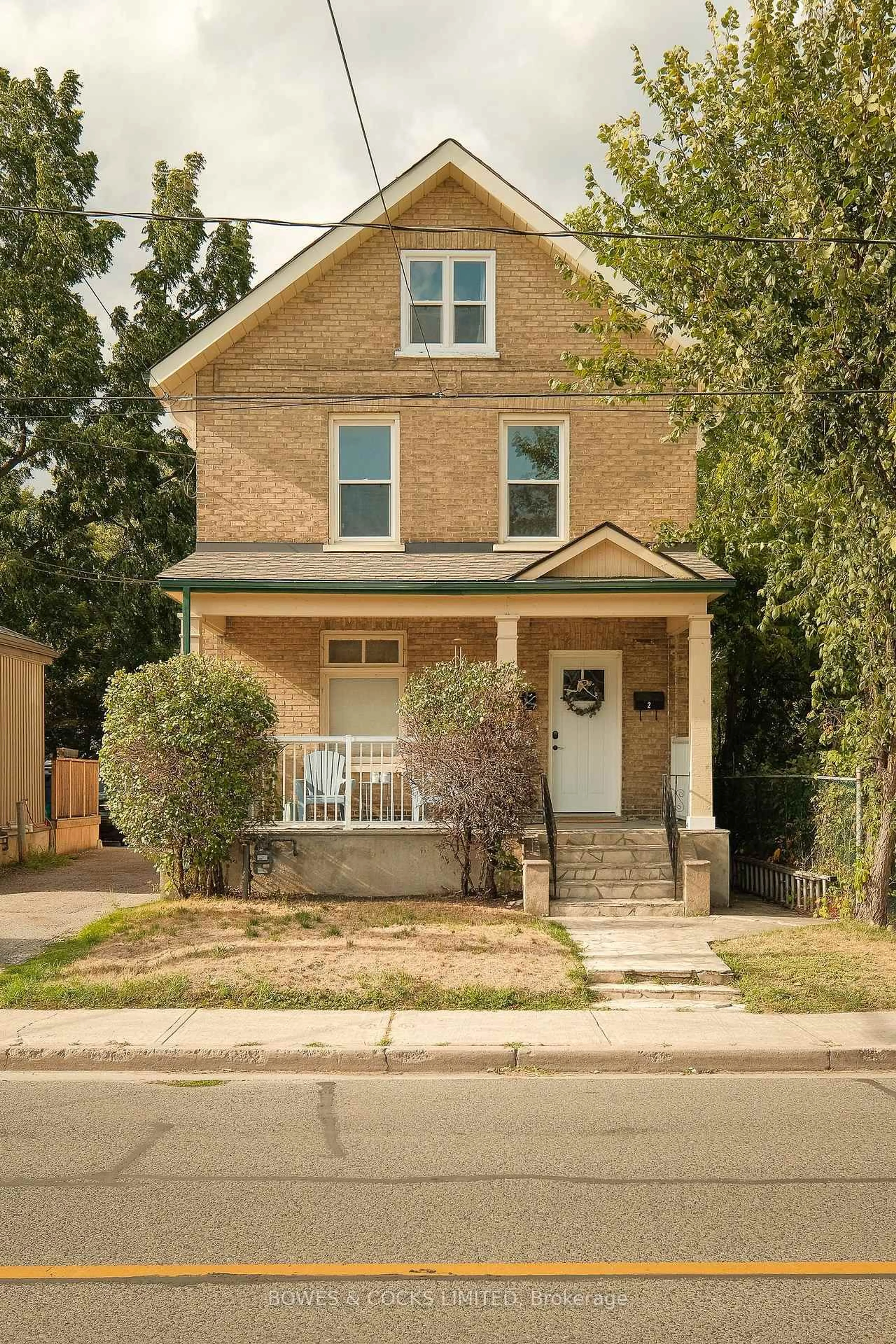 Home with brick exterior material, street for 530 Chamberlain St, Peterborough Ontario K9J 4L5