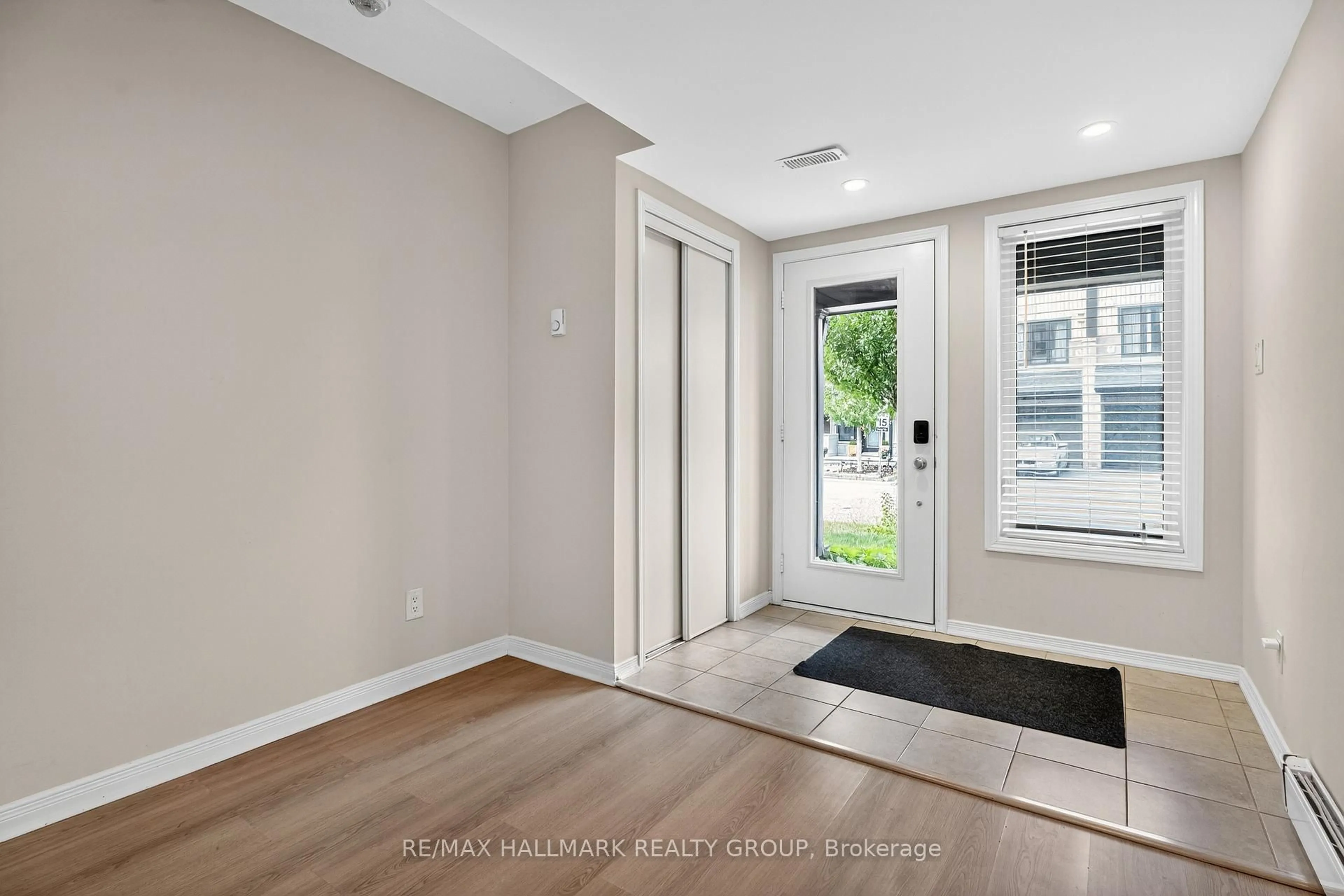 Indoor entryway for 805 Element Private, Ottawa Ontario K2M 0M8