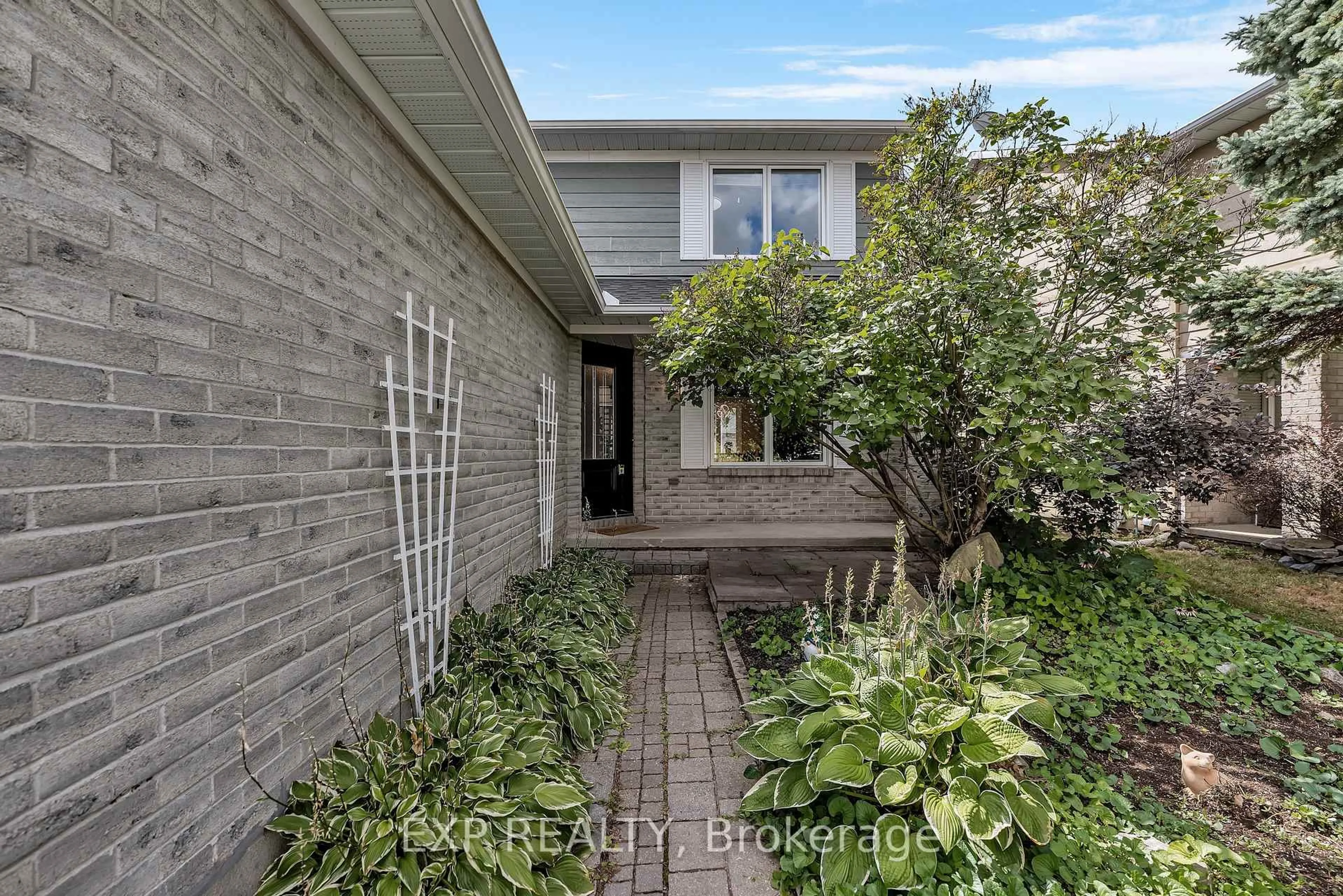 Home with brick exterior material, street for 1943 LONGMAN Cres, Orleans Ontario K1C 5G8